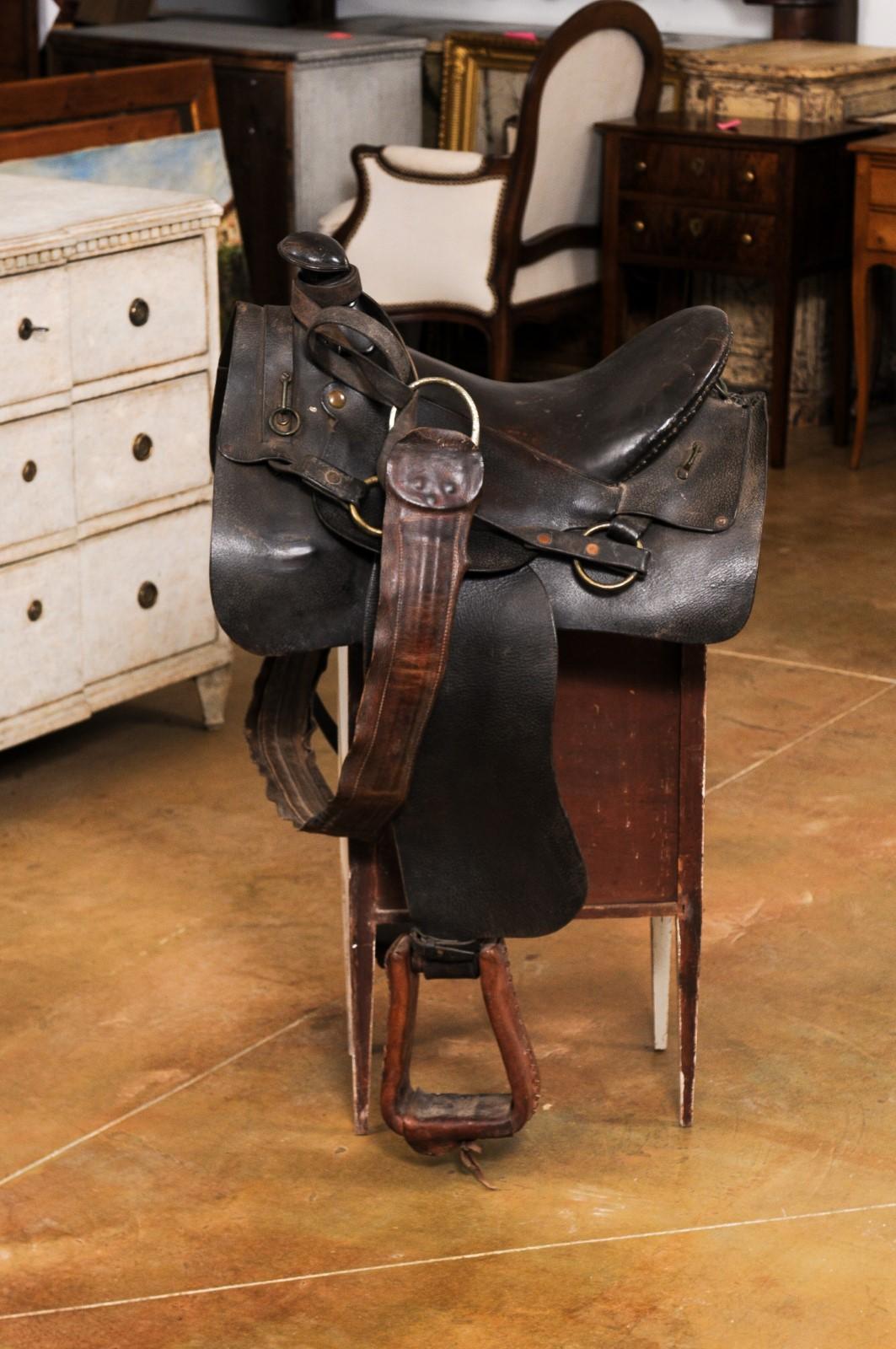 Vintage American Western Style Leather Saddle with Weathered Patina For Sale 5