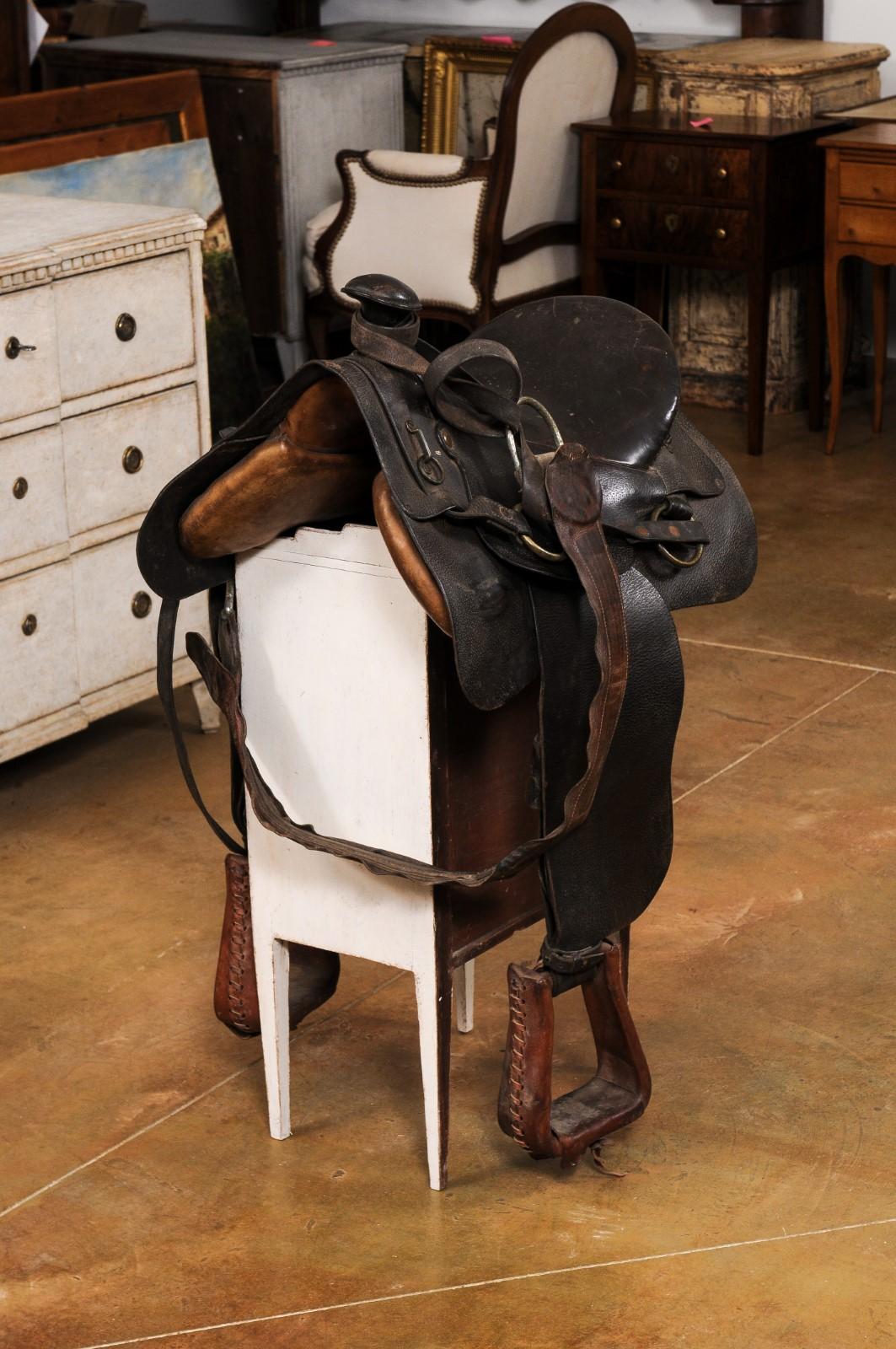 Vintage American Western Style Leather Saddle with Weathered Patina For Sale 7