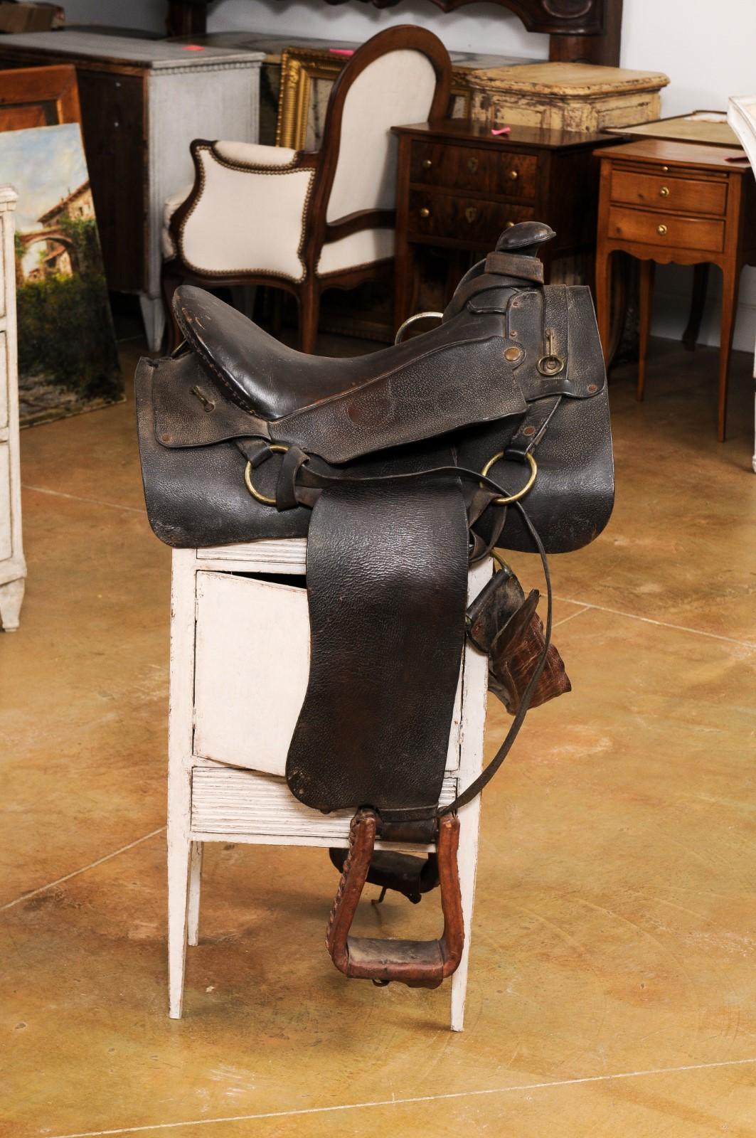 Vintage American Western Style Leather Saddle with Weathered Patina For Sale 1