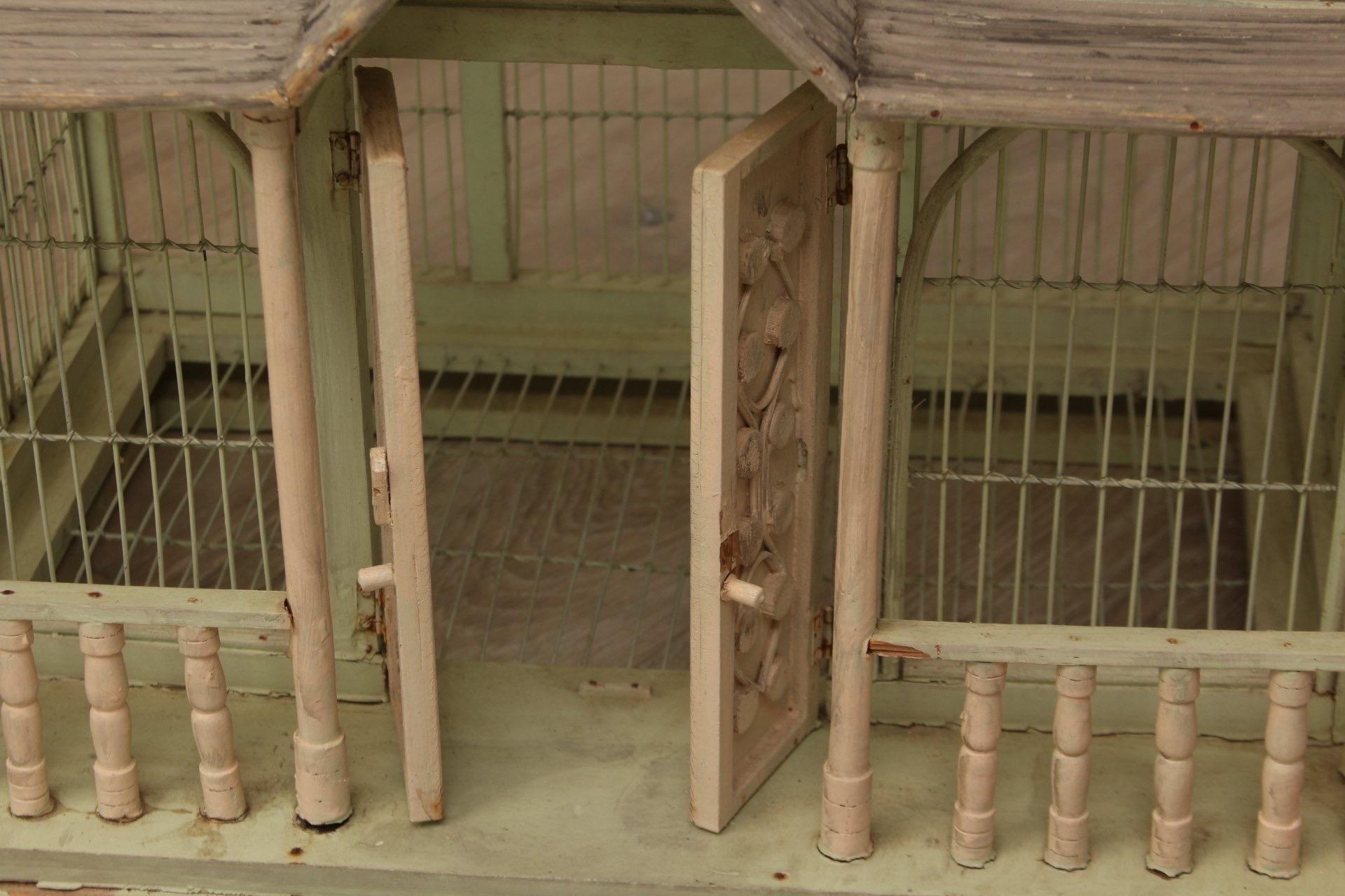 Américain Maison d'oiseau architecturale américaine vintage en bois et métal en vente
