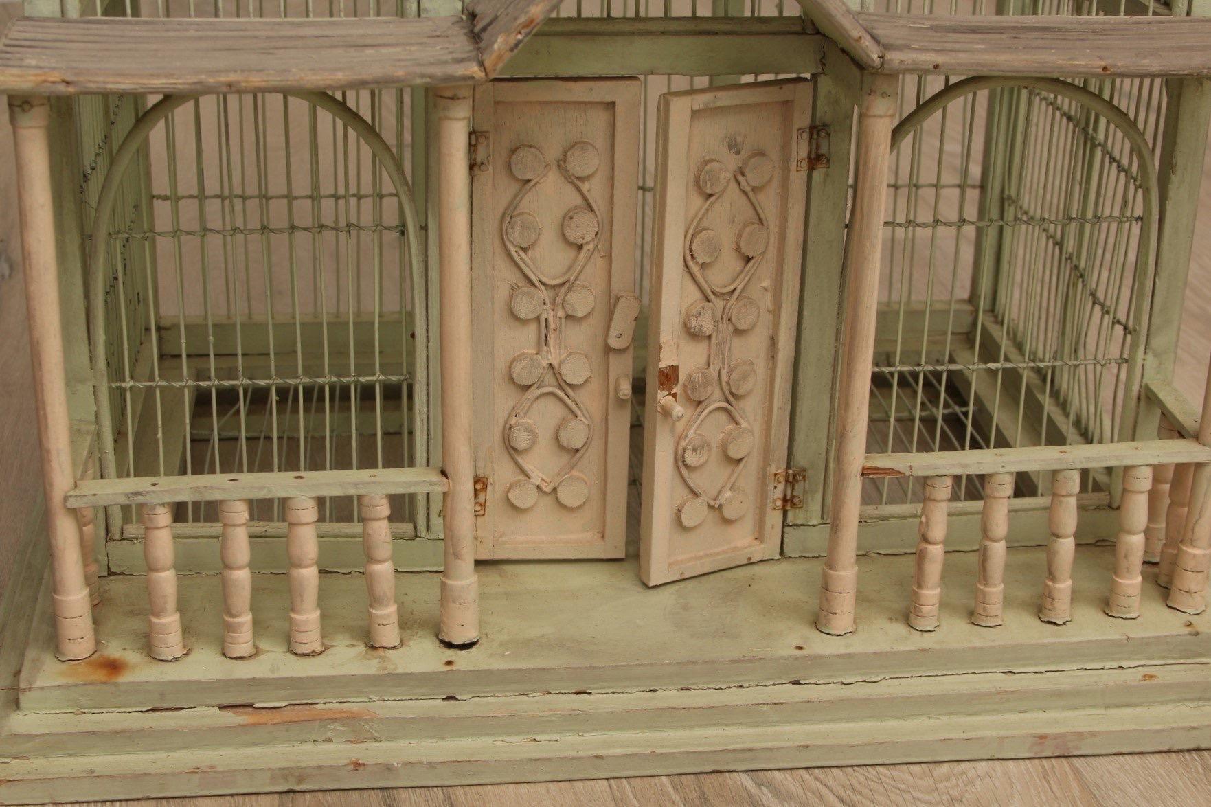 Maison d'oiseau architecturale américaine vintage en bois et métal Bon état - En vente à New York, NY