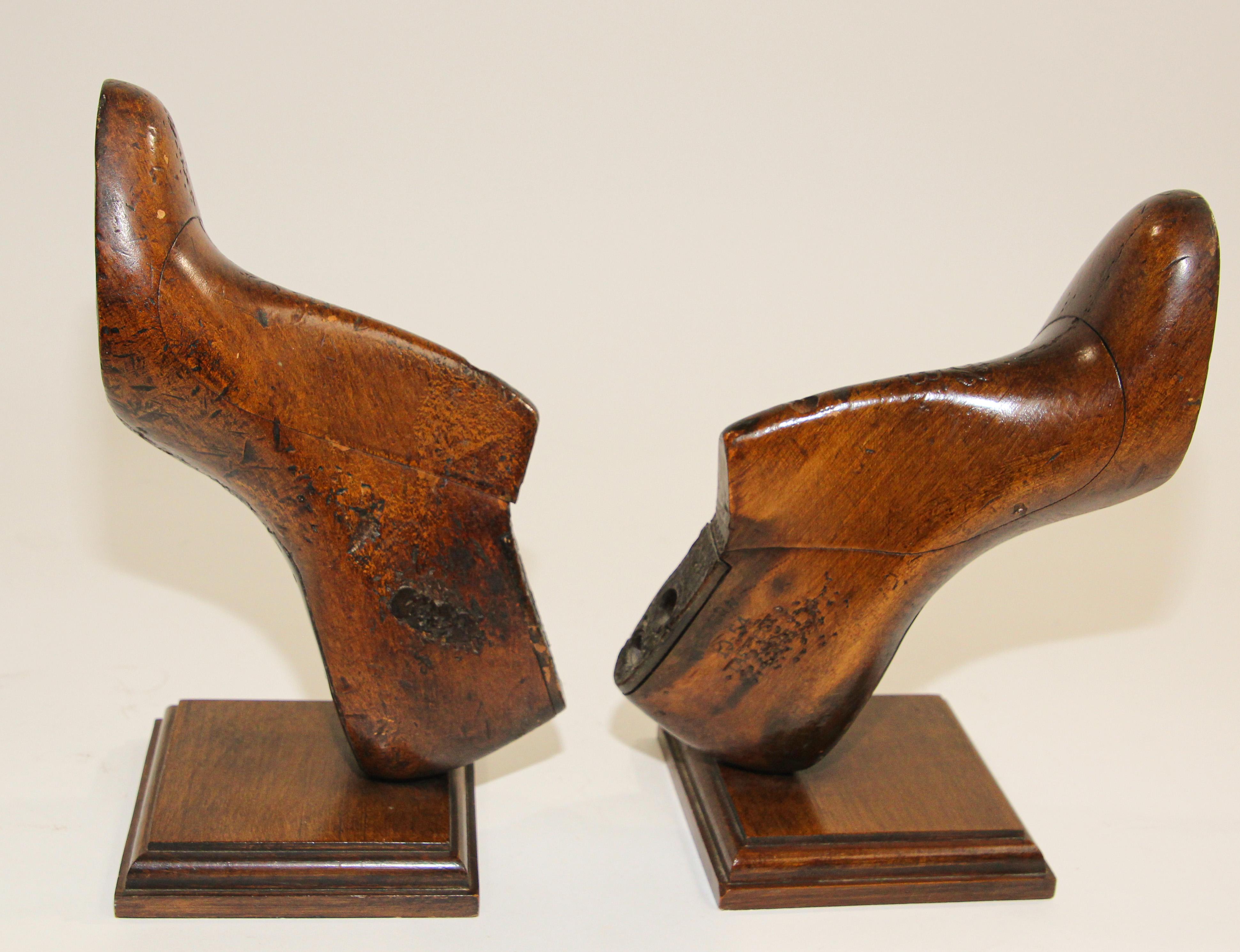 Vintage American wood women shoe form molds mounted as bookends
Vintage wooden shoe making mold from the 1930s.
A pair of shoe form bookends, these well carved solid wood shoe mould would have been used to make handmade shoes.
These molds were
