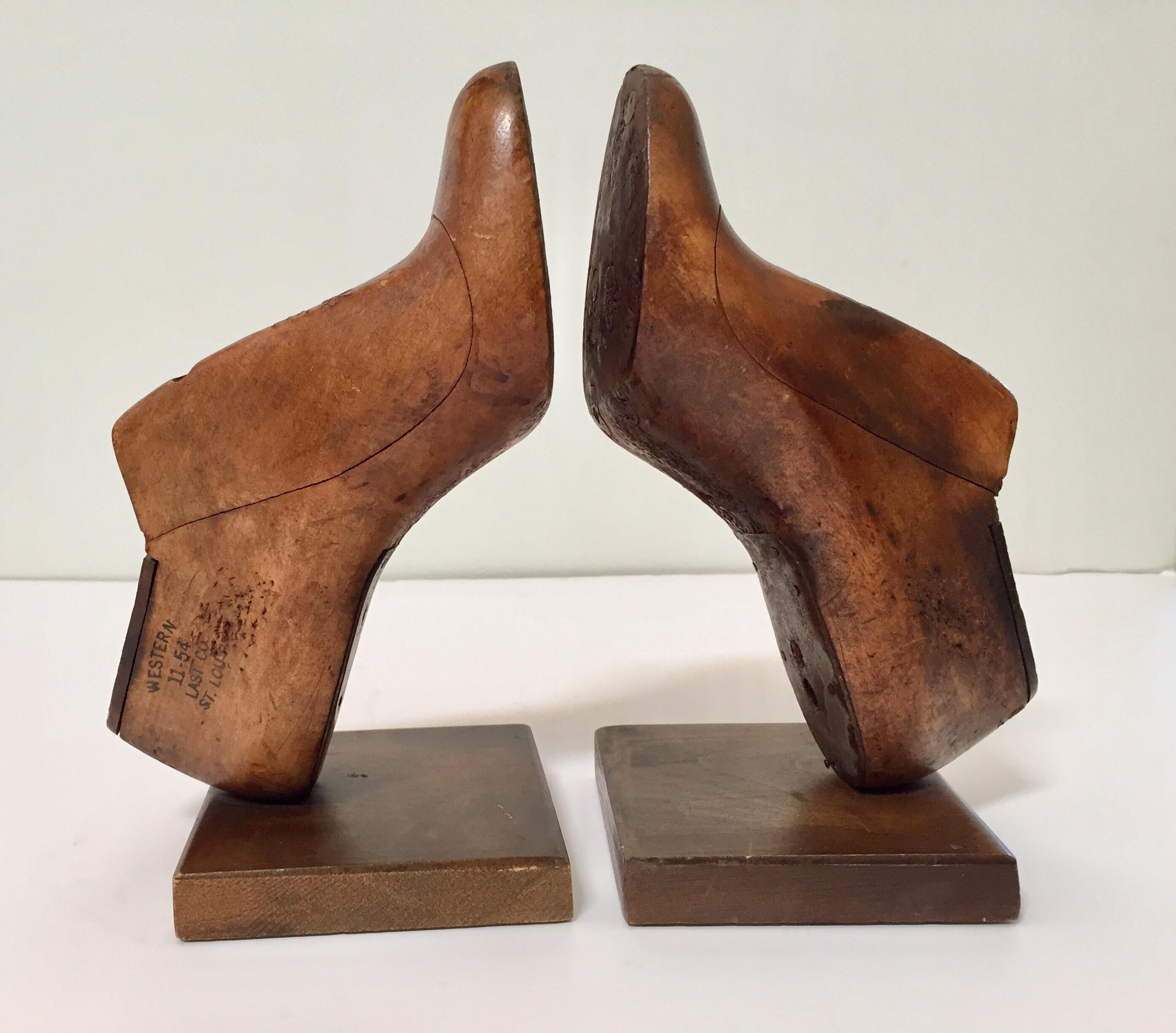 Vintage American Wood Shoe Molds by Western & Co Saint Louis Bookends In Good Condition In North Hollywood, CA