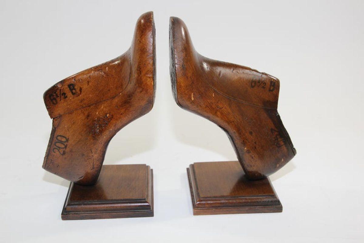 Vintage American Wood Shoe Molds Bookends by Western & Co Saint Louis 1930's In Good Condition In North Hollywood, CA
