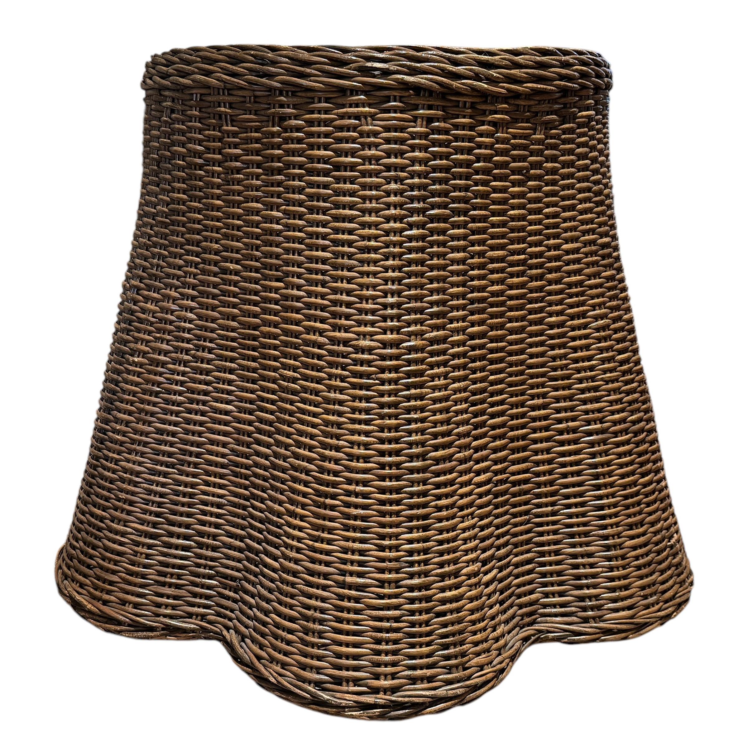 Fait main Vintage American Woven Wicker Table en vente