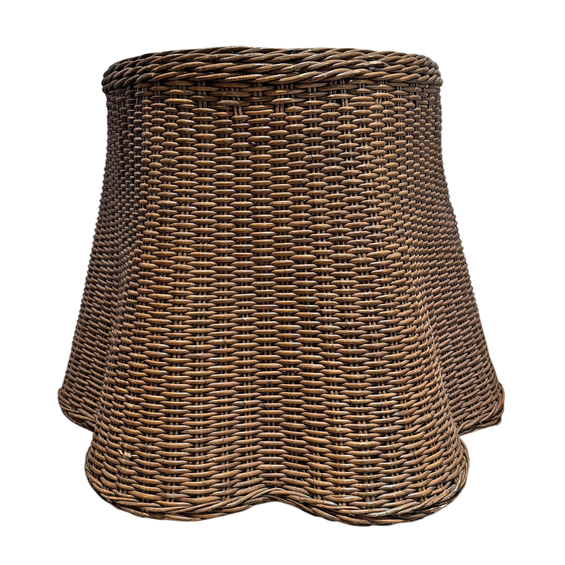 Vintage American Woven Wicker Table Bon état - En vente à Chicago, IL