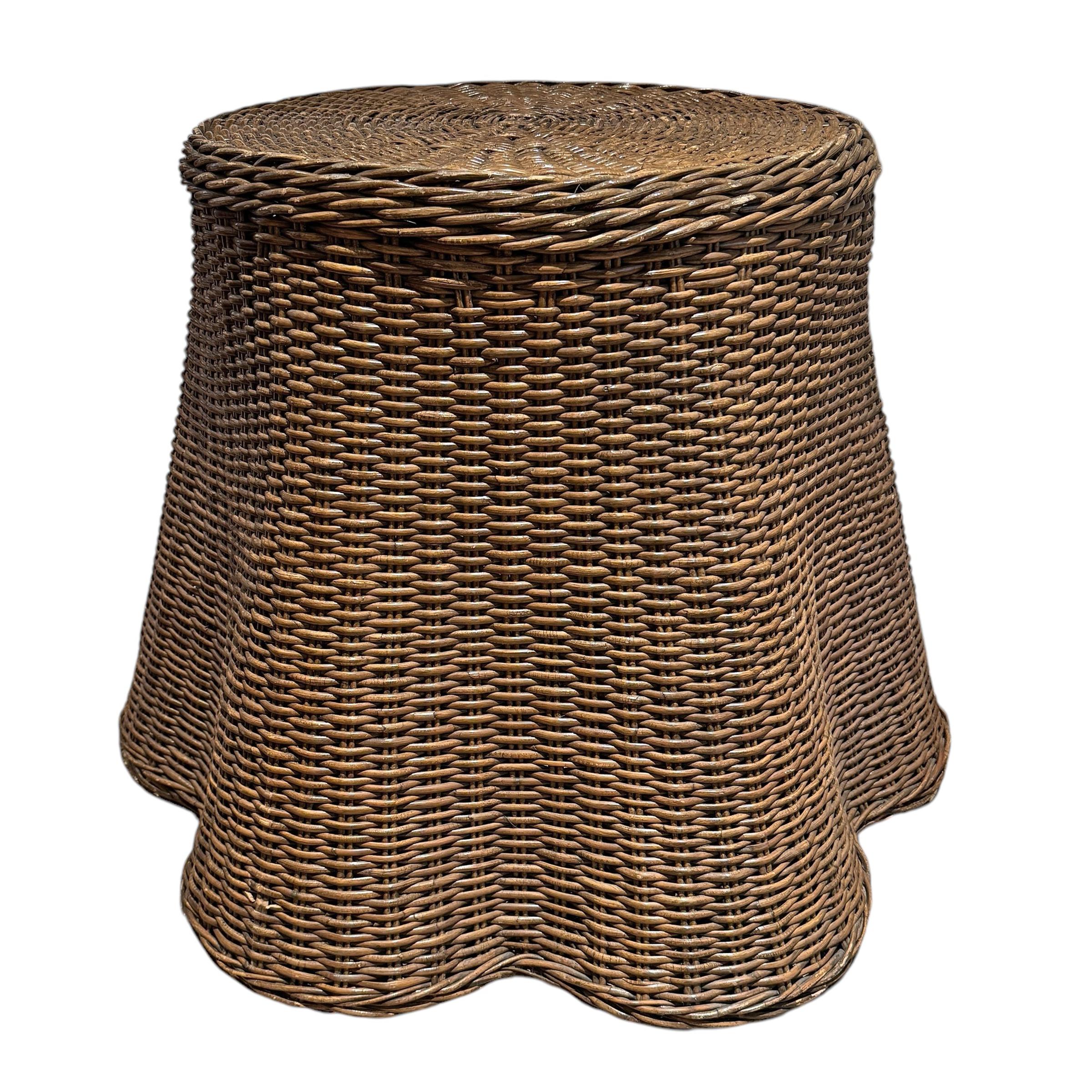 20ième siècle Vintage American Woven Wicker Table en vente
