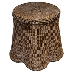 Mesa de mimbre tejida americana vintage