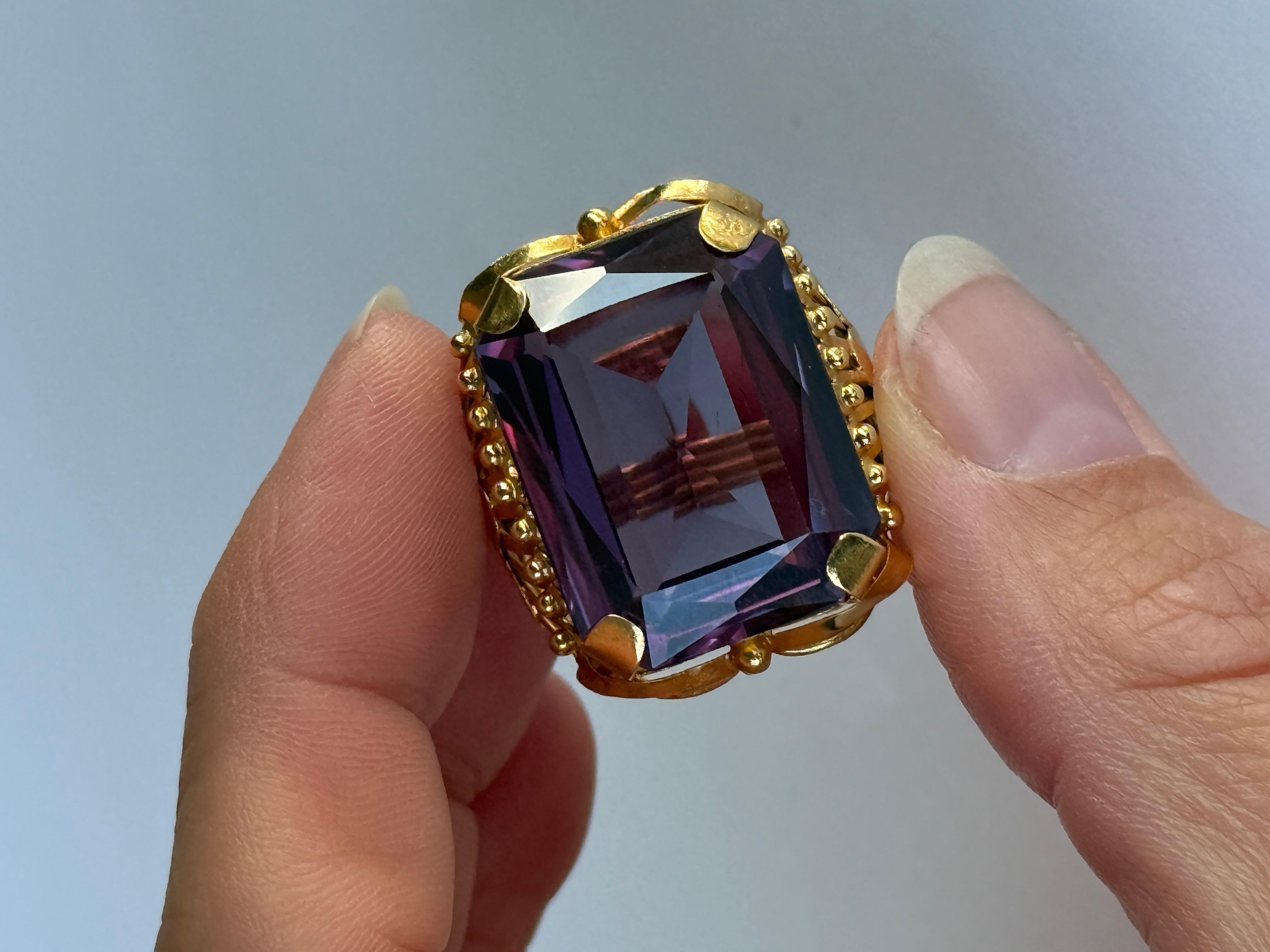 Cabochon Anello da cocktail d'epoca in ametista e oro 22 carati in vendita