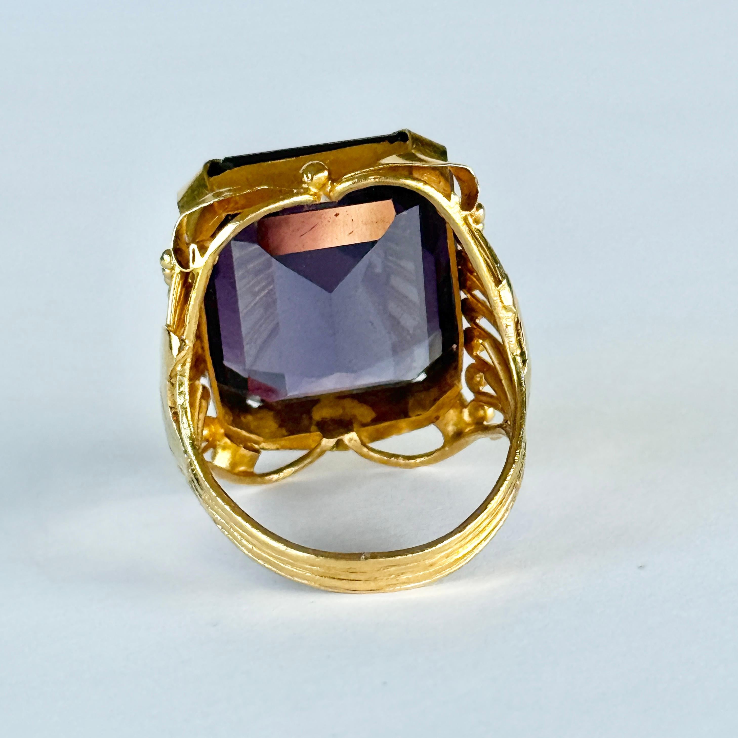 Anello da cocktail d'epoca in ametista e oro 22 carati In condizioni buone in vendita a Chipping Campden, GB