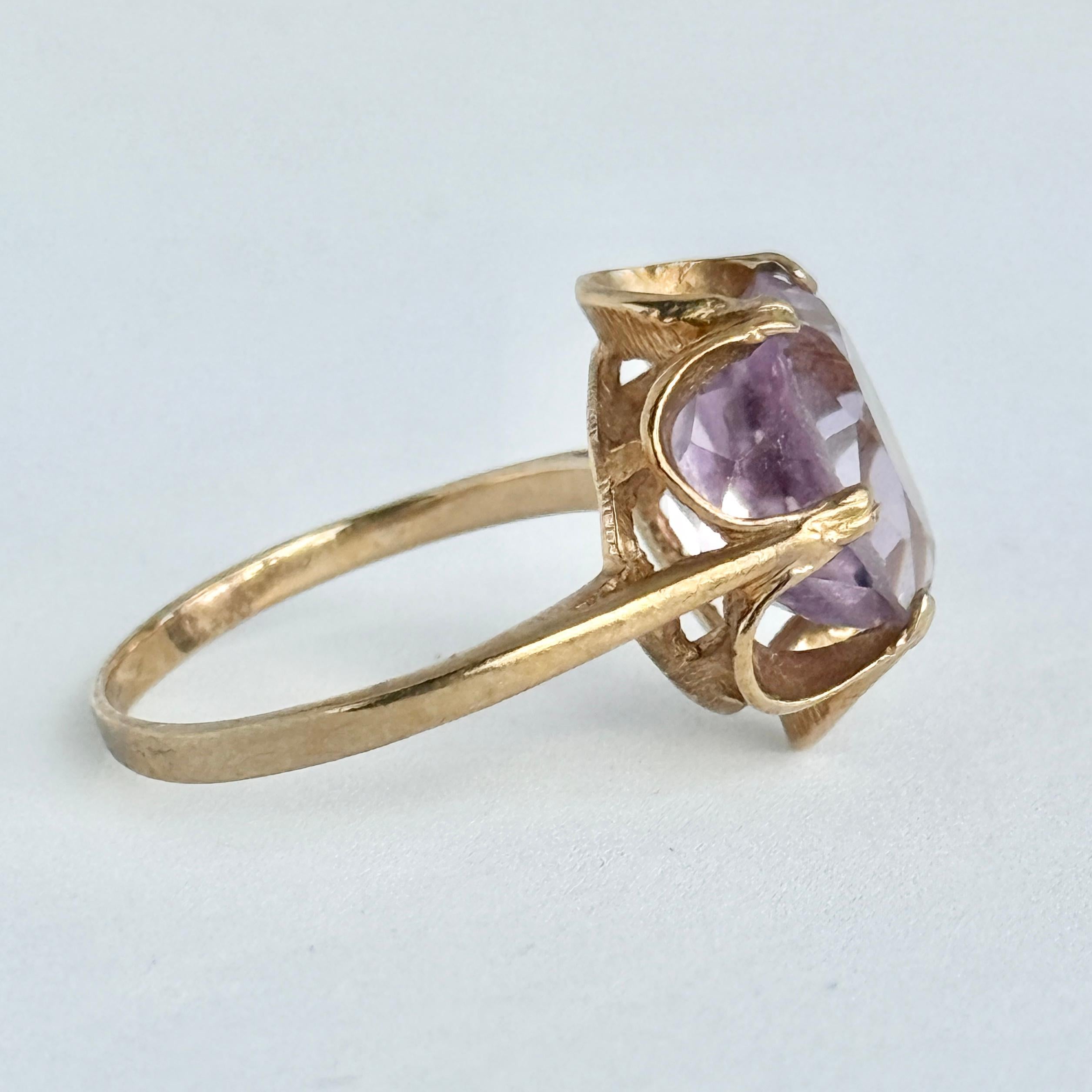 Cabochon Anello da cocktail d'epoca in ametista e oro 9 carati in vendita