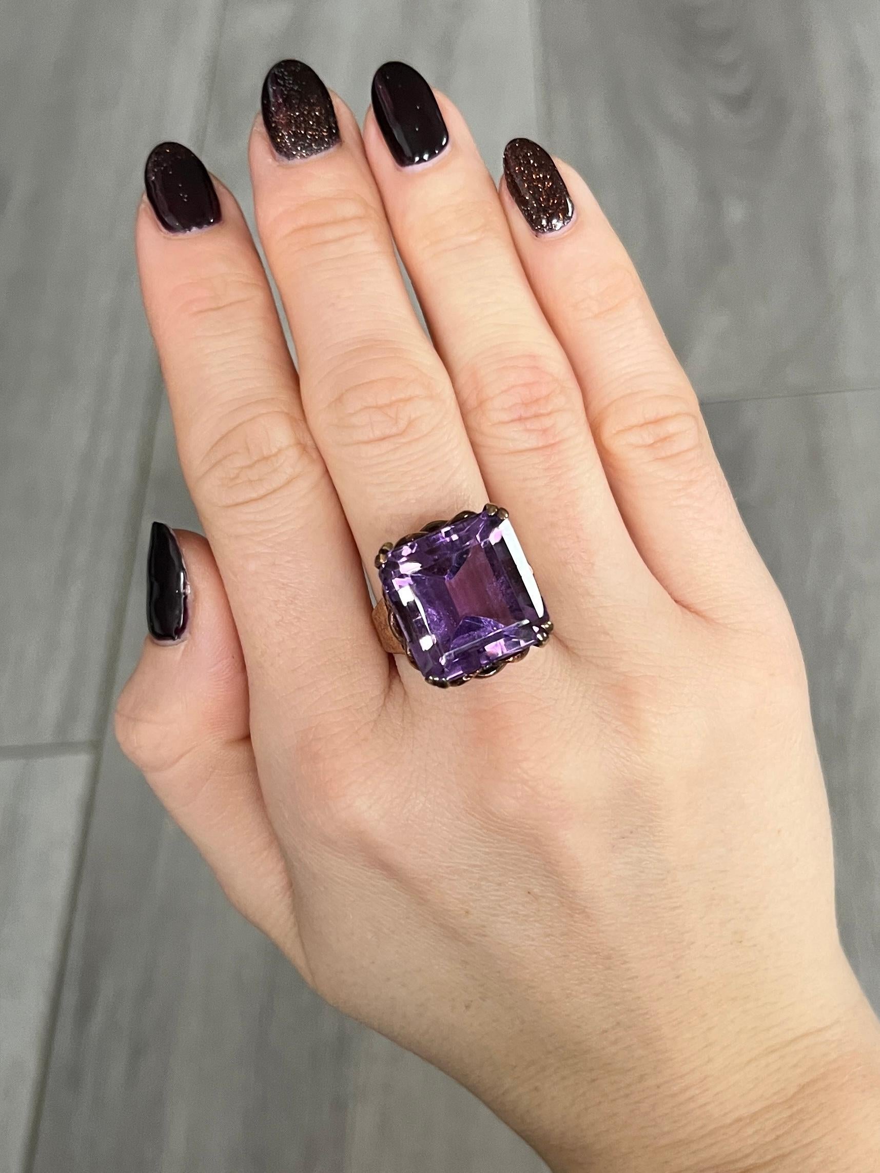 Vintage-Cocktailring mit Amethyst und 9 Karat Gold im Zustand „Gut“ in Chipping Campden, GB