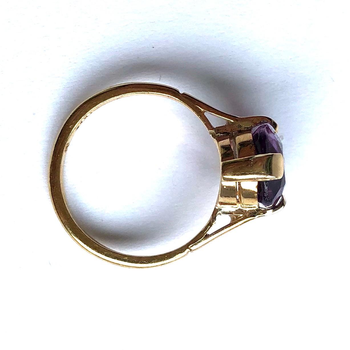 Cocktail-Ring aus 9 Karat Gold mit Amethyst (Cabochon) im Angebot