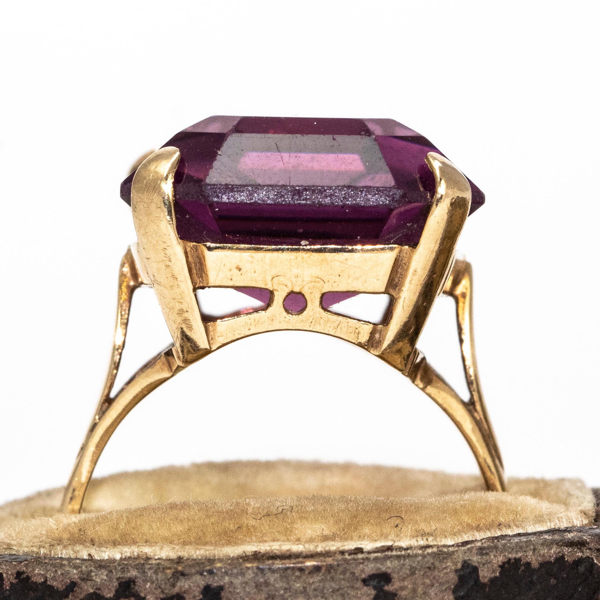 Vintage Amethyst and 9 Carat Gold Cocktail Ring In Good Condition In Chipping Campden, GB
