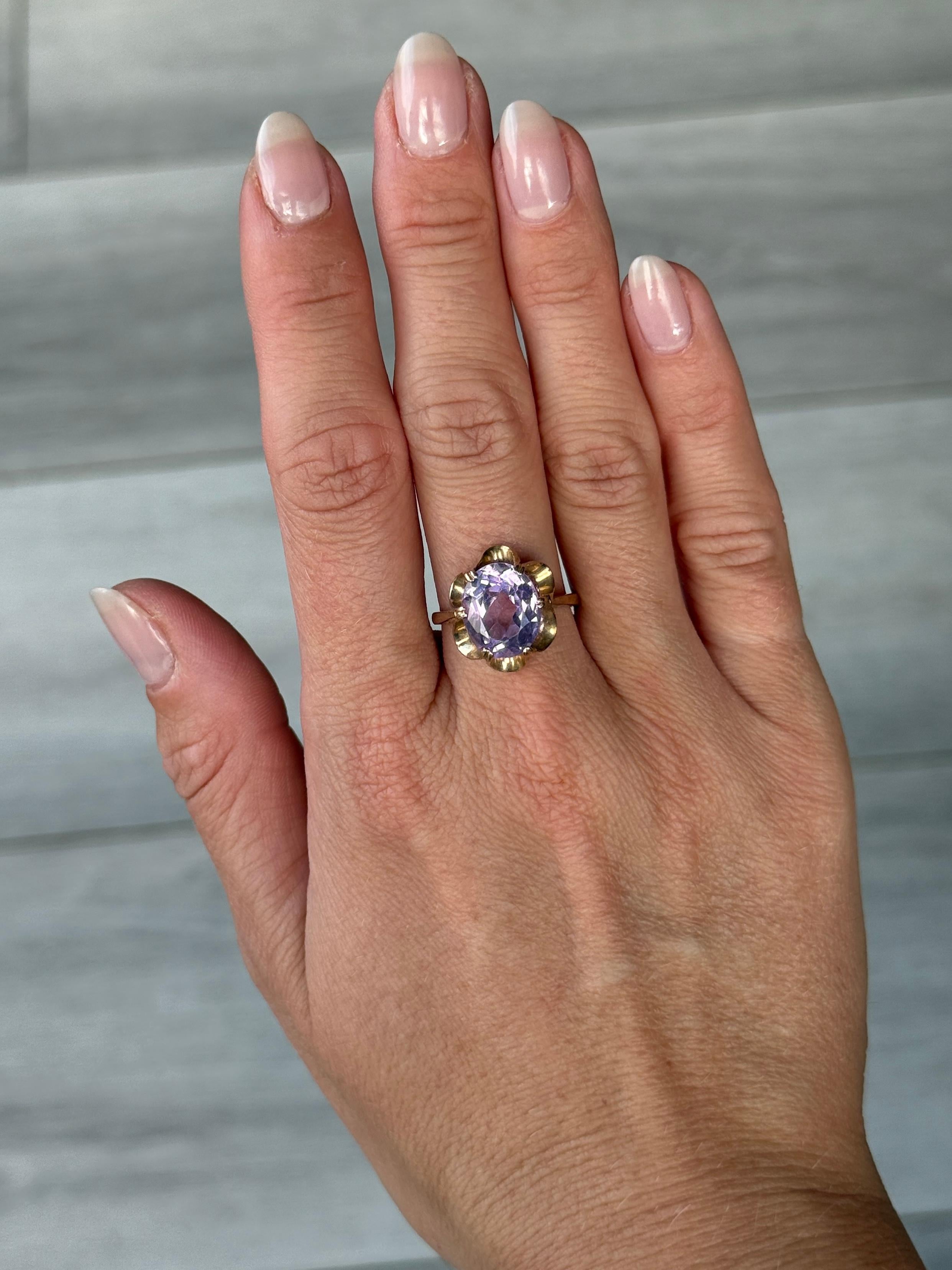 Donna Anello da cocktail d'epoca in ametista e oro 9 carati in vendita