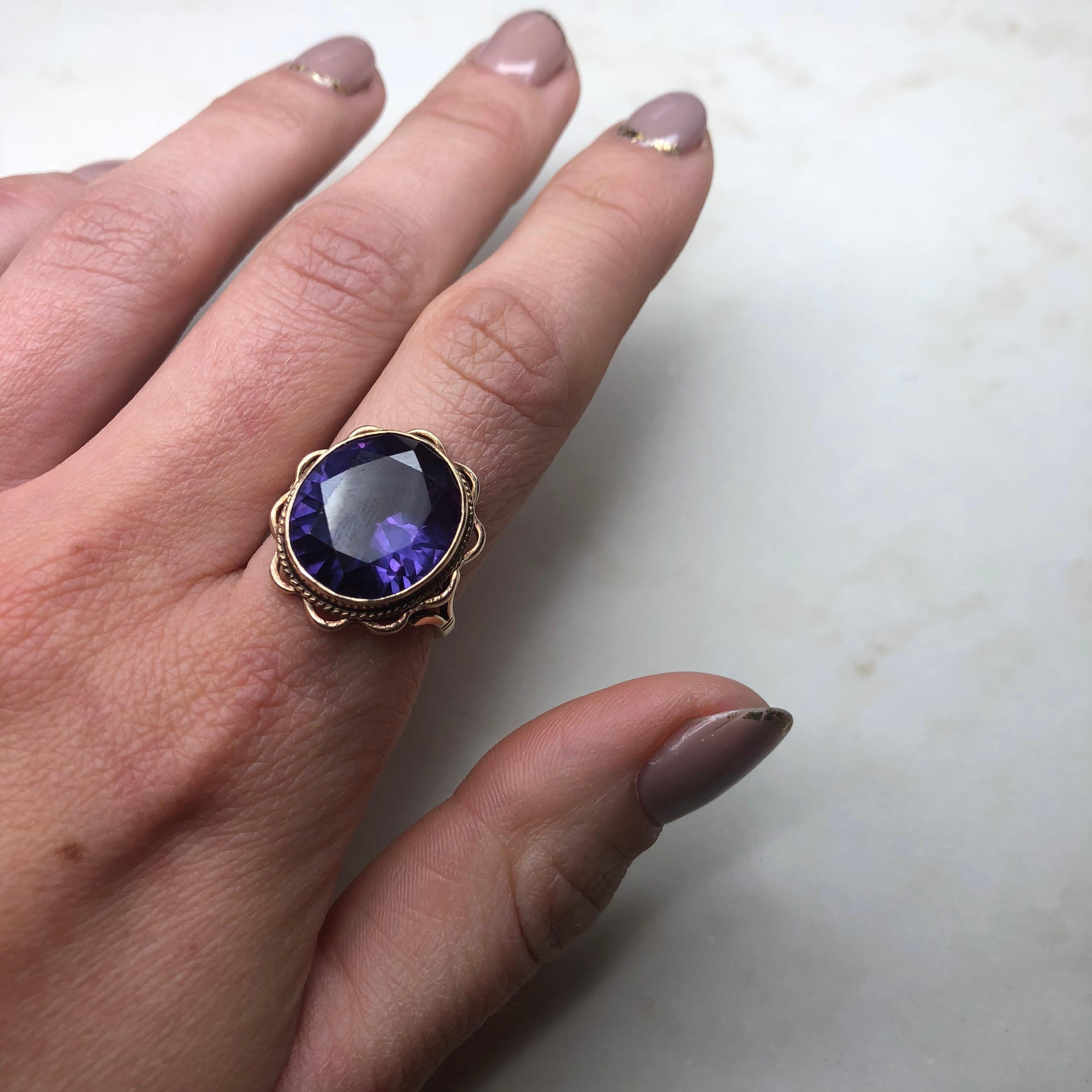 Vintage Amethyst and 9 Carat Gold Cocktail Ring 1