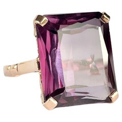 Bague cocktail vintage en or 9 carats et améthyste Bague cocktail vintage en or 9 carats et améthyste