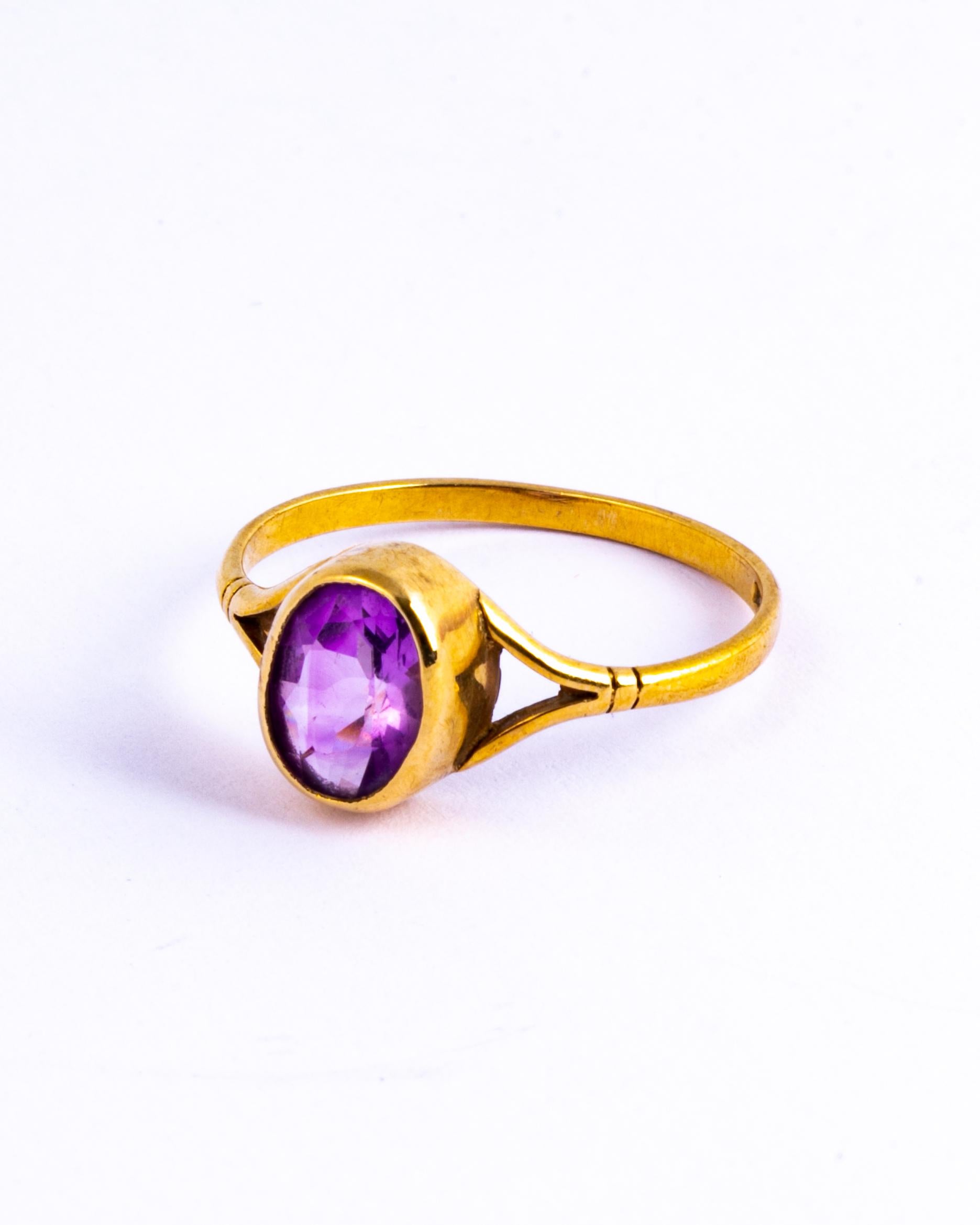 This ring holds a gorgeous pale purple amethyst stone in a simple setting with split shoulders. 

Ring Size: P or 7 3/4 
Stone Dimensions: 8x6mm

Weight: 1.69g