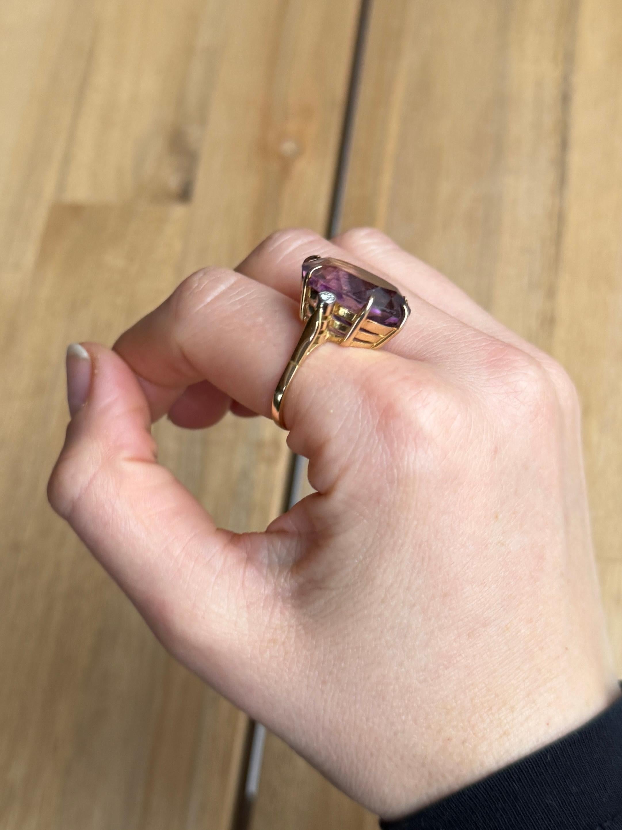 Vintage-Ring aus 18 Karat Gold mit Amethyst und Diamant (Carréeschliff) im Angebot