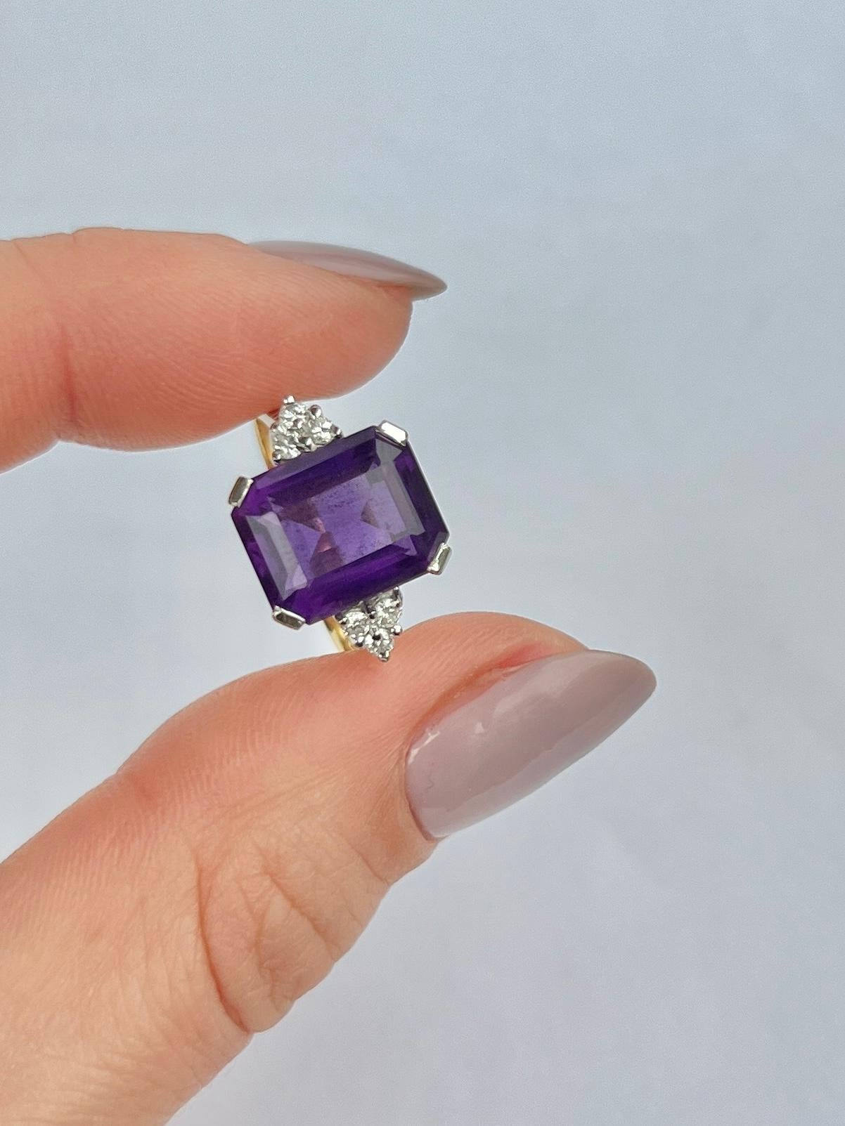 Vintage Amethyst and Diamond 18 Carat Gold Ring In Good Condition For Sale In Chipping Campden, GB