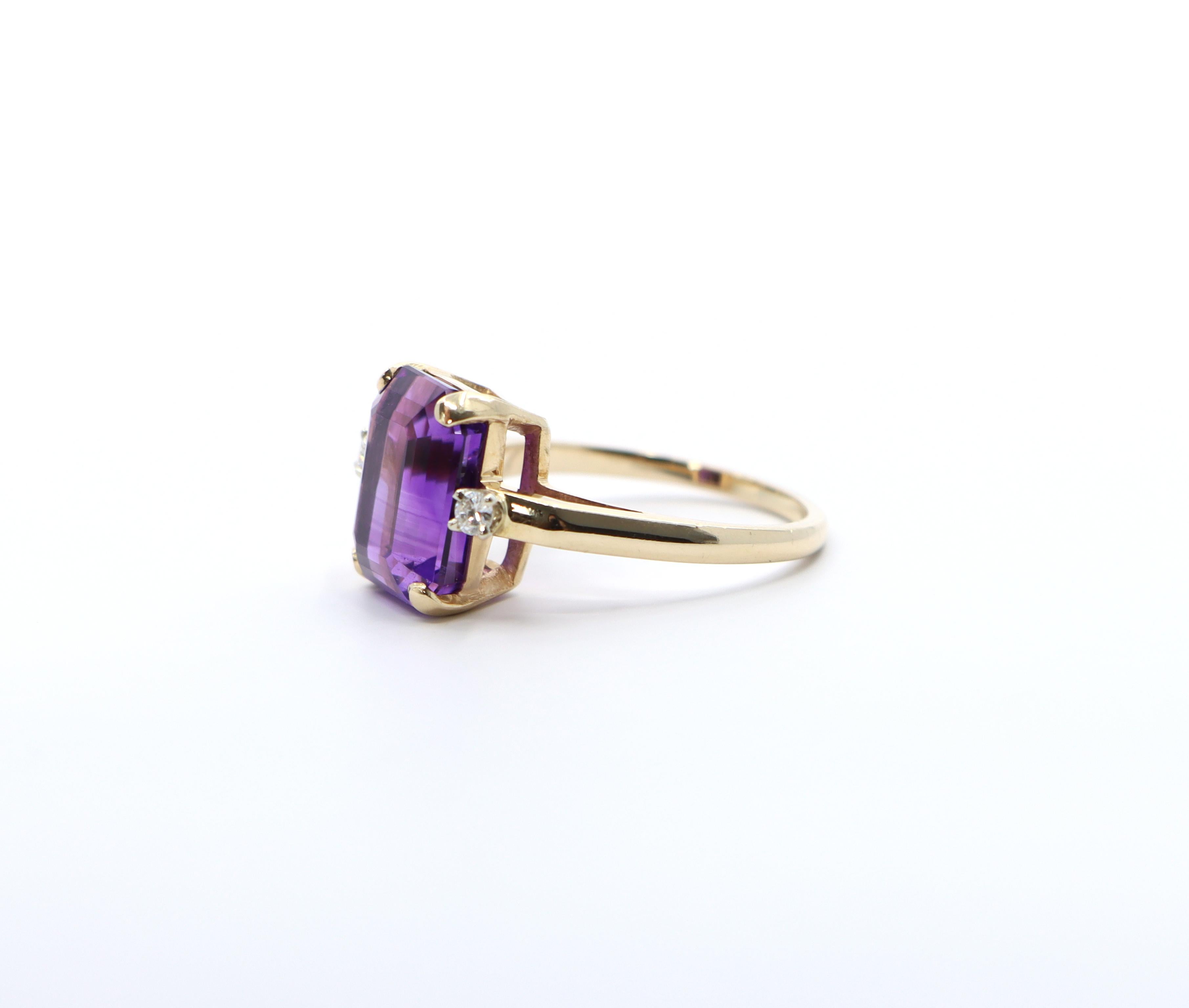 Vintage 14k Amethyst and Diamond 3 Stone Ring In Good Condition For Sale In Brooklyn, CA