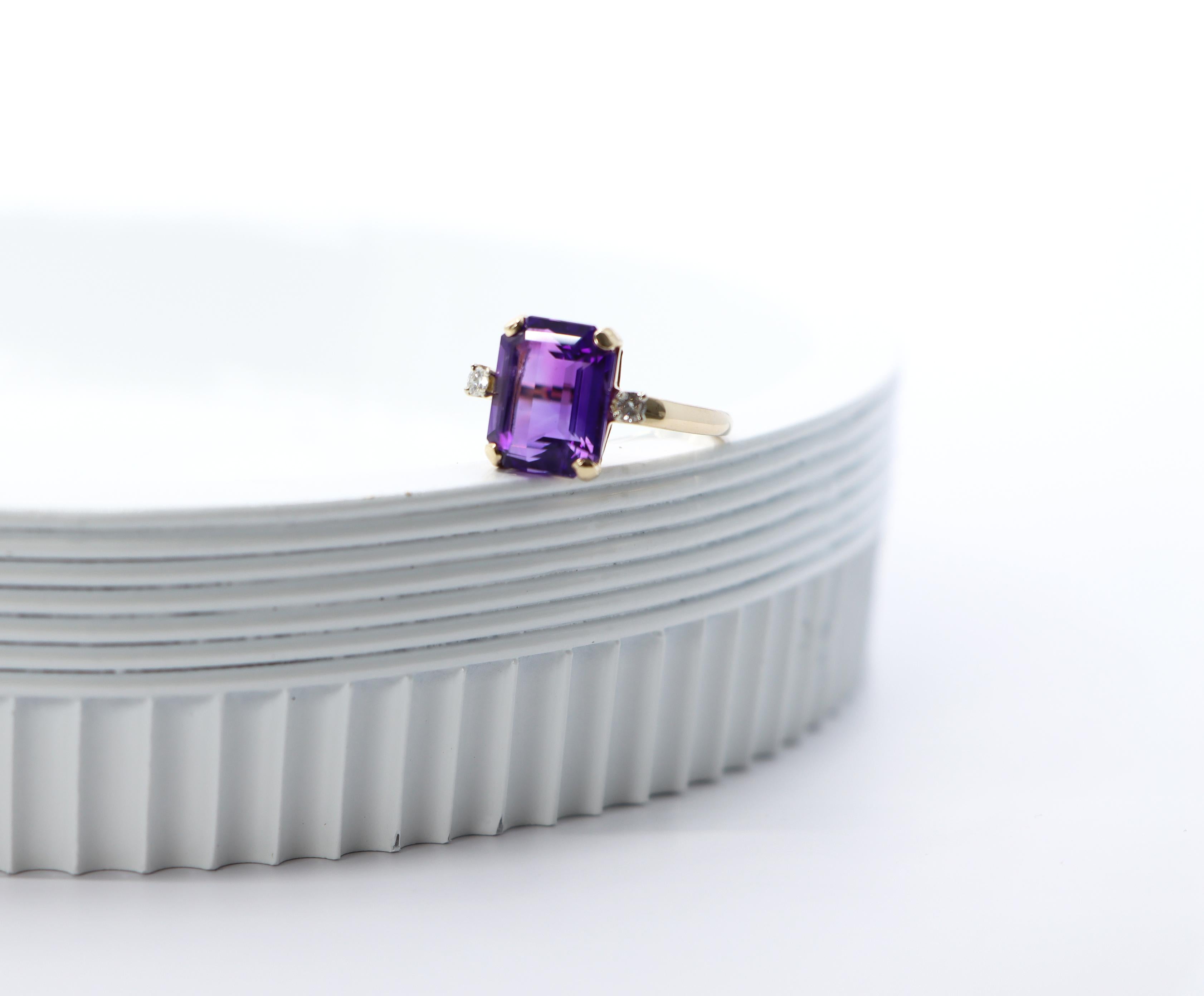 Vintage 14k Amethyst and Diamond 3 Stone Ring For Sale 1