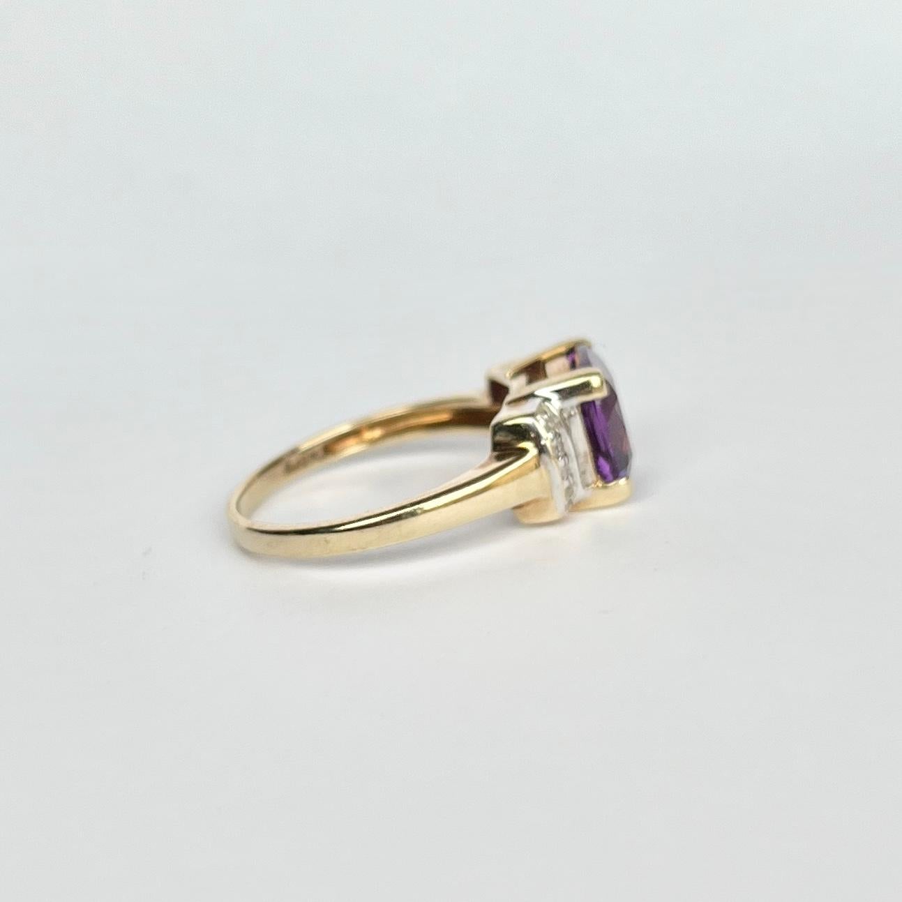 Women's or Men's Vintage Amethyst and Diamond 9 Carat Gold Ring For Sale