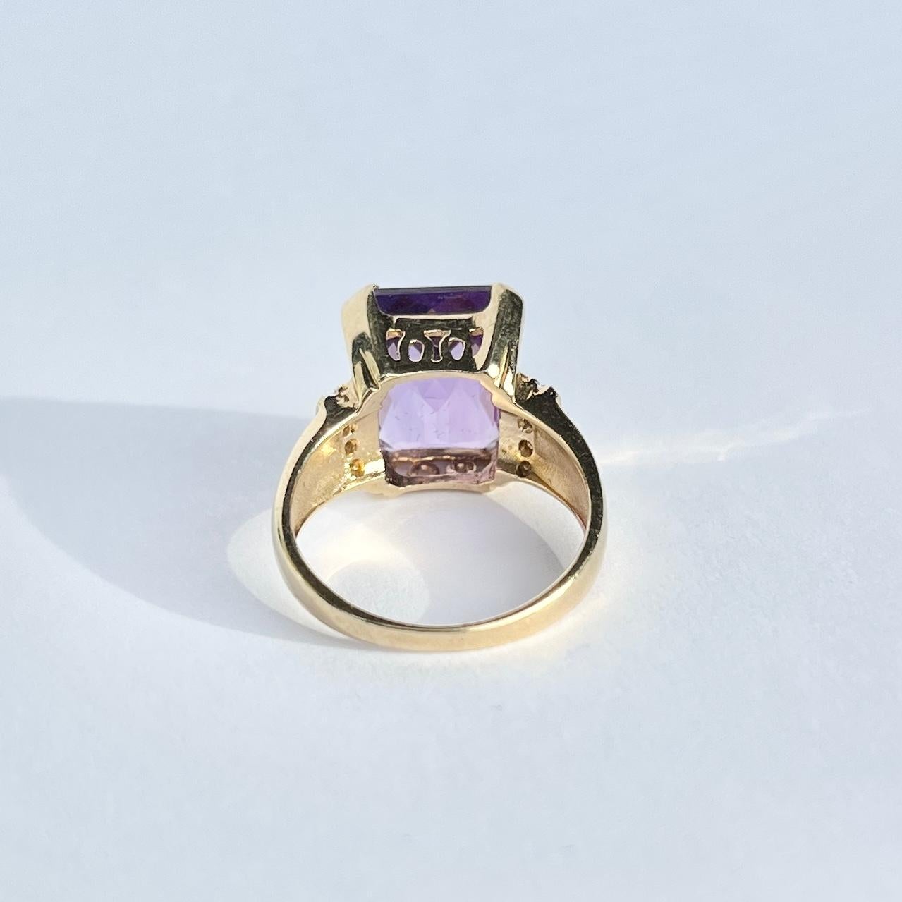 Women's or Men's Vintage Amethyst and Diamond 9 Carat Gold Ring For Sale
