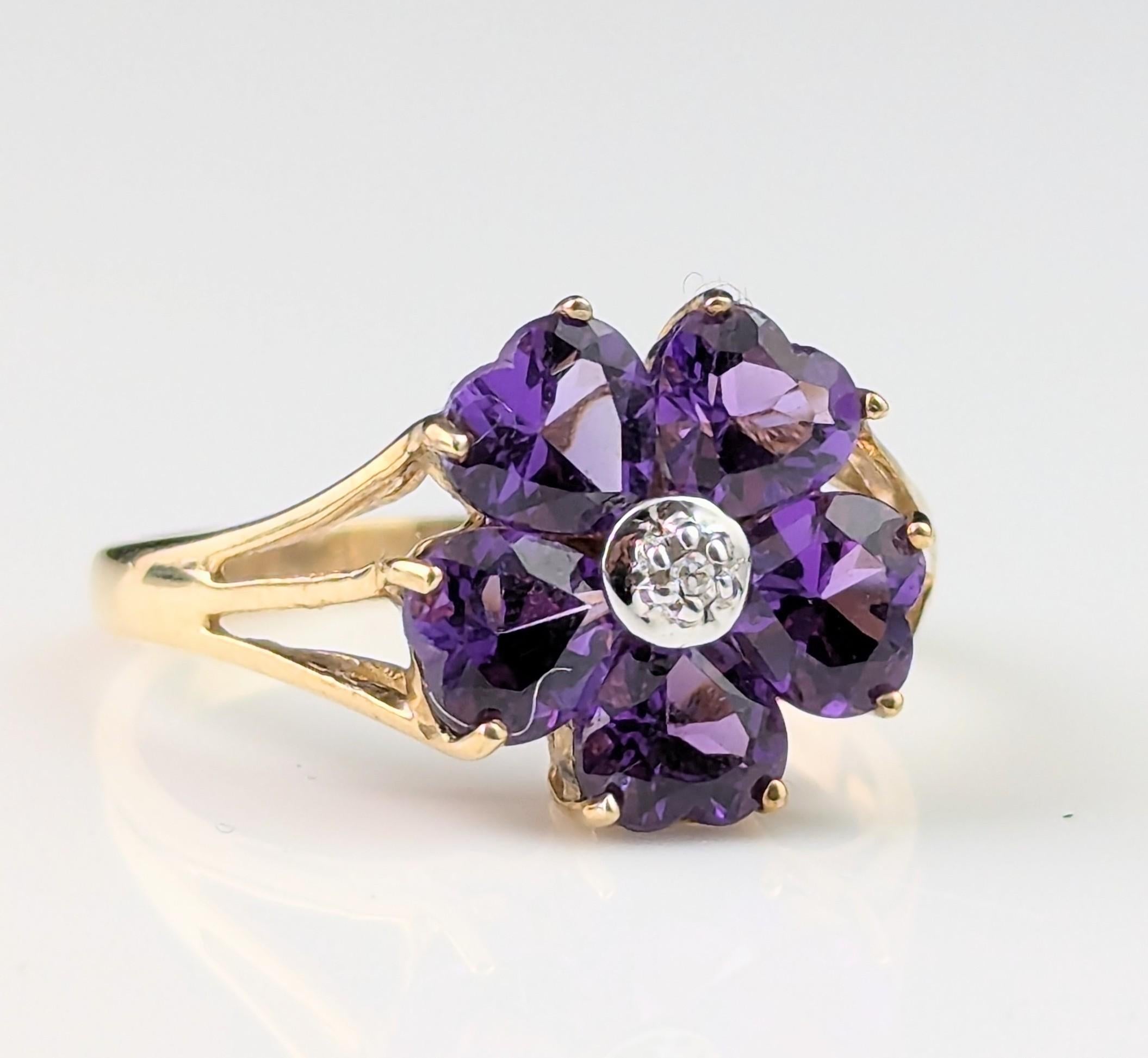 Vintage Amethyst and Diamond flower ring, 9k yellow gold For Sale 7