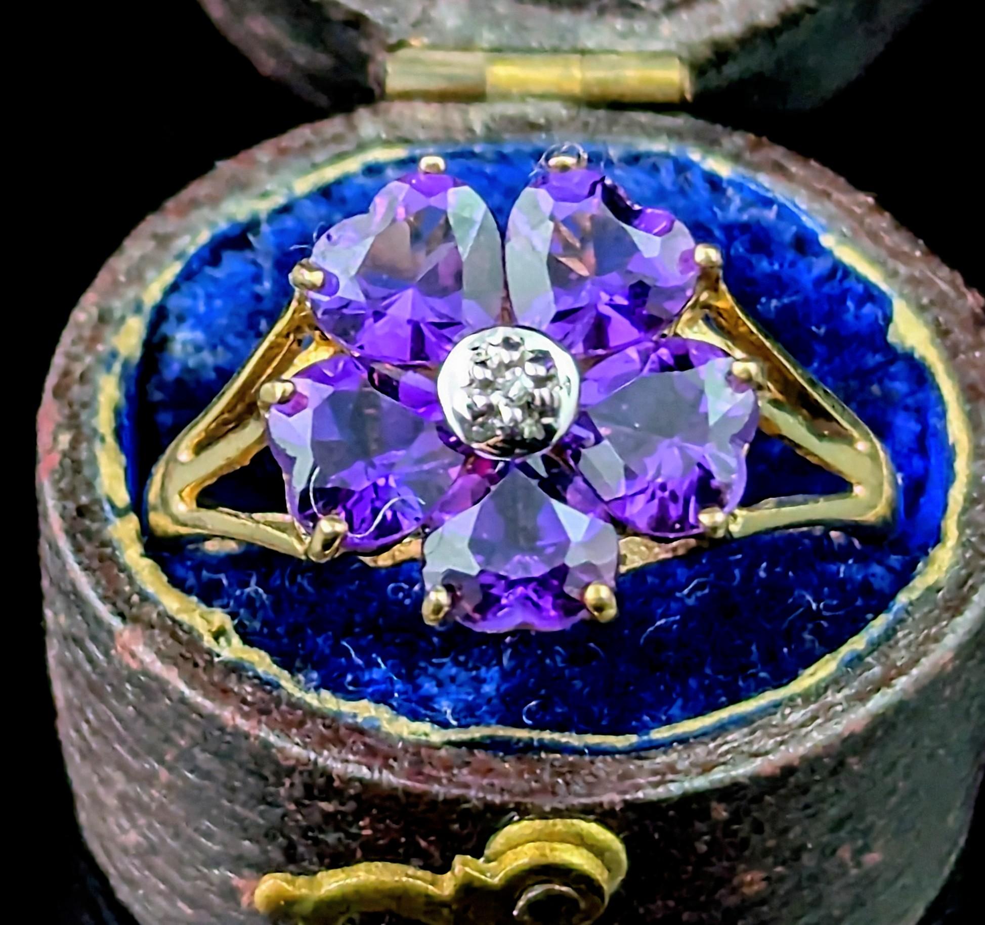 Vintage Amethyst and Diamond flower ring, 9k yellow gold For Sale 2
