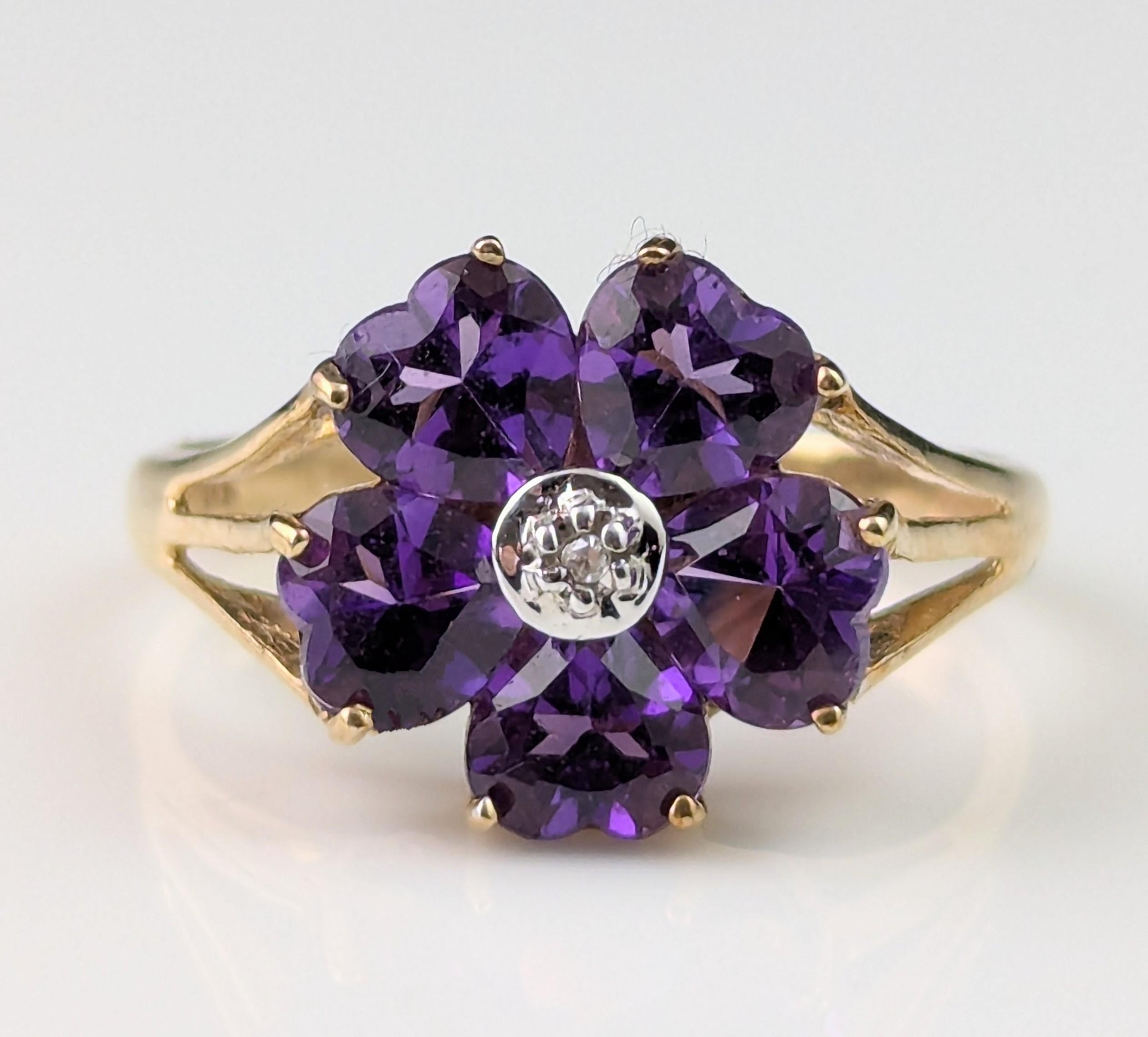 Vintage Amethyst and Diamond flower ring, 9k yellow gold For Sale 3