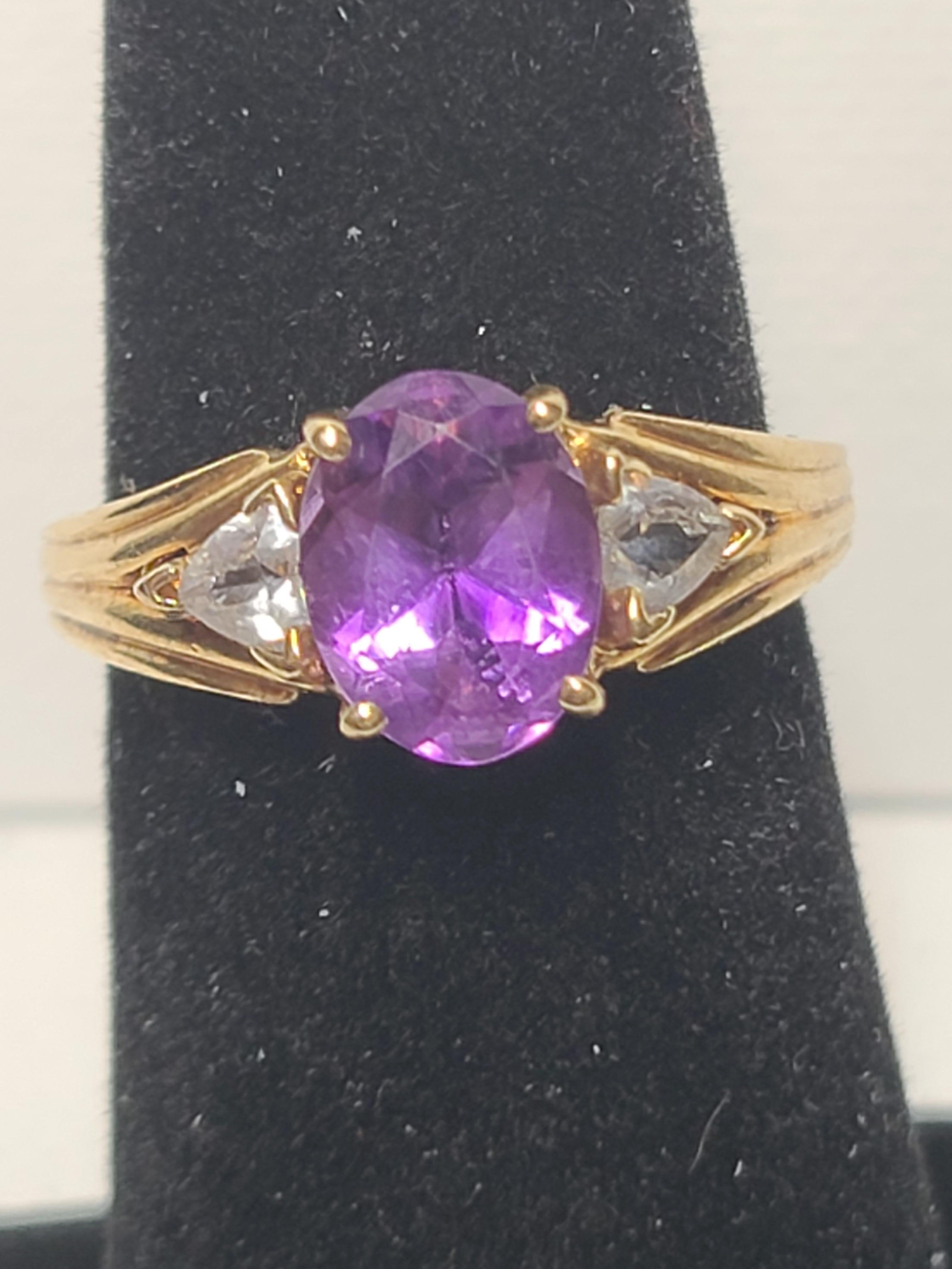 This estate found vintage 10K yellow gold ring features a 9x7mm natural amethyst for the main stone with should set trillion cut iolites.
Ring is size 7 (US)
Rings weighs 3.5 grams total
Ring is stamped 10K FL 