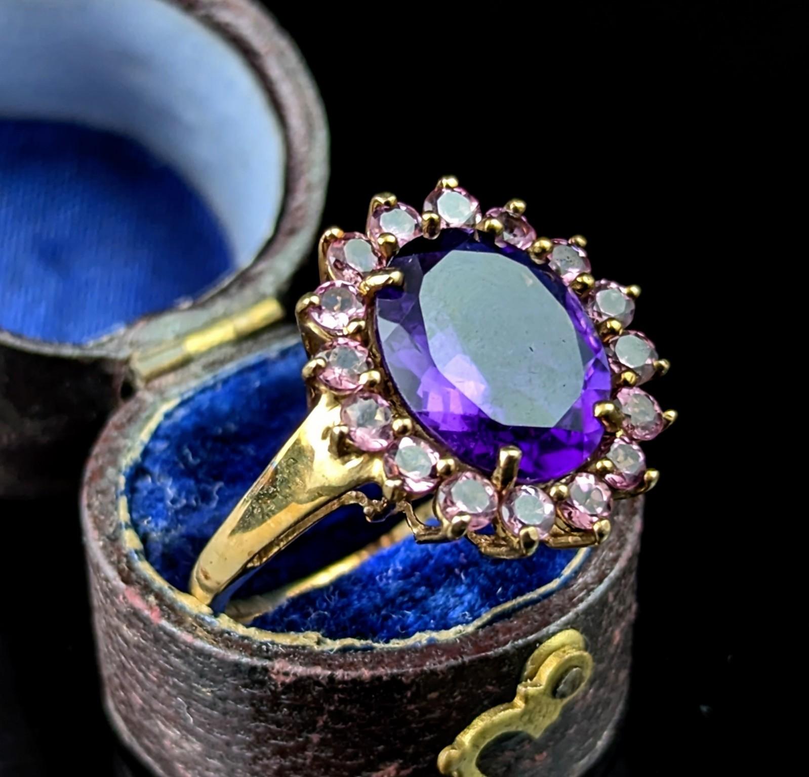 Taille ovale Bague vintage en or jaune 9 carats avec améthyste et pâte rose en vente