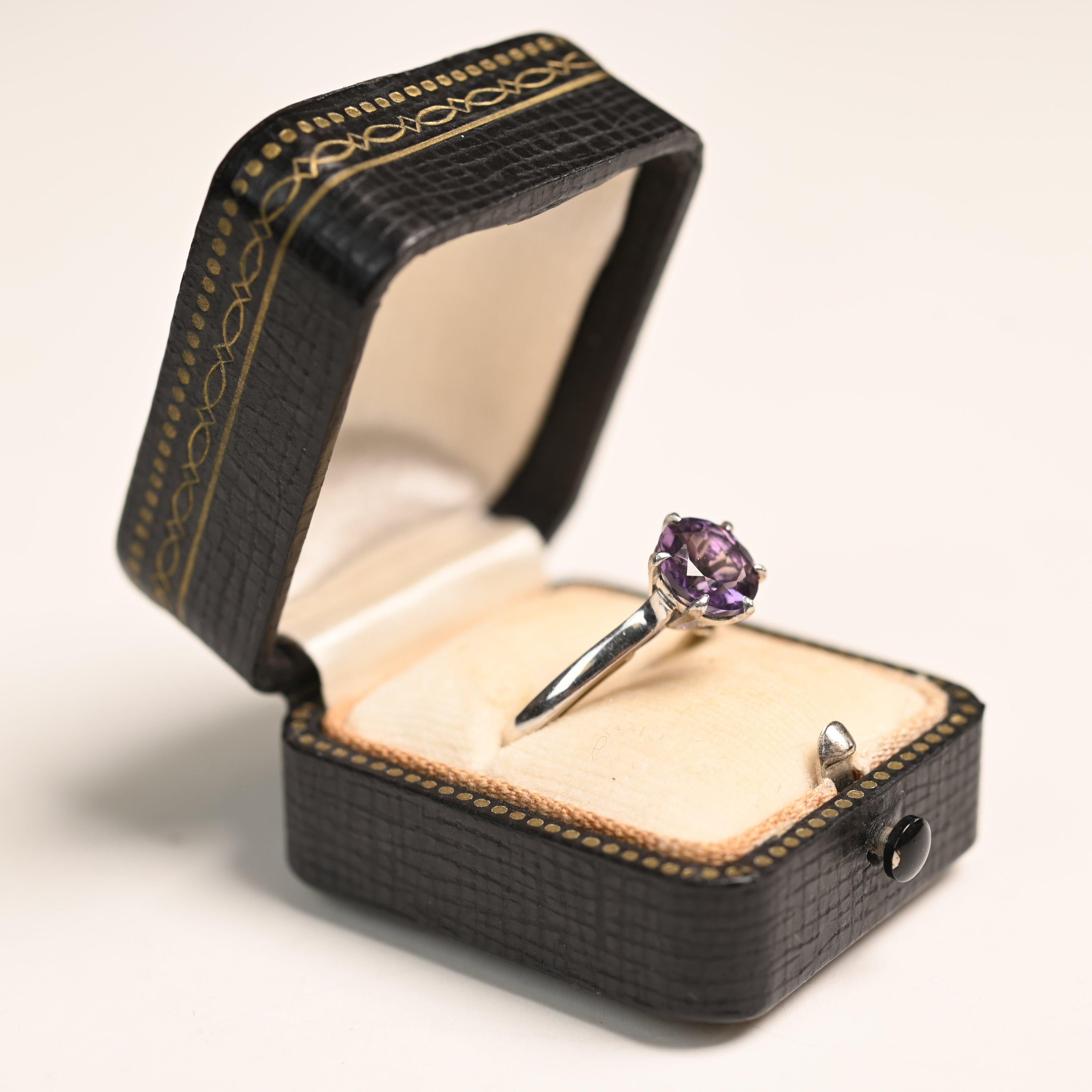 Round Cut Vintage Amethyst (Approx 1.70-Carats) Cocktail Ring, Platinum, Circa 1950 France For Sale