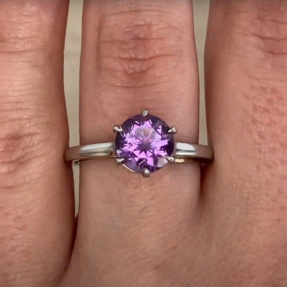 Taille ronde Vintage Amethyst (Approx 1.70-Carats) Cocktail Ring, Platinum, Circa 1950 France en vente