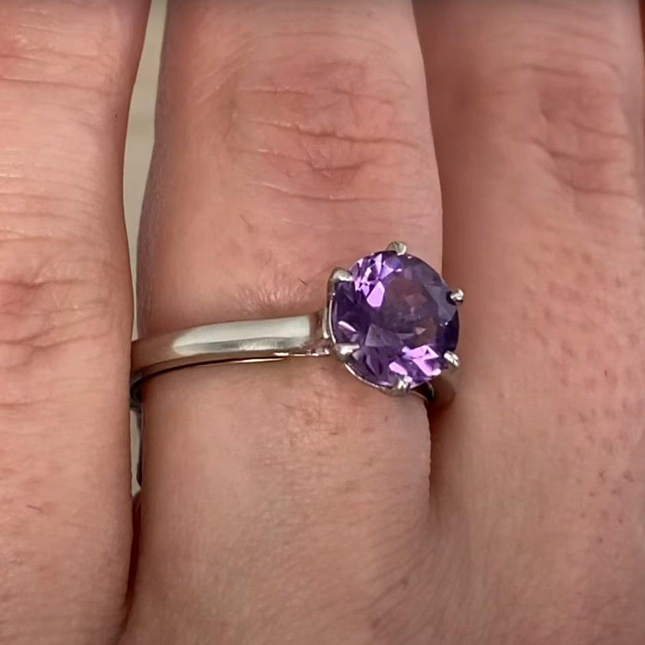 Vintage Amethyst (Approx 1.70-Carats) Cocktail Ring, Platinum, Circa 1950 France In Excellent Condition For Sale In New York, NY
