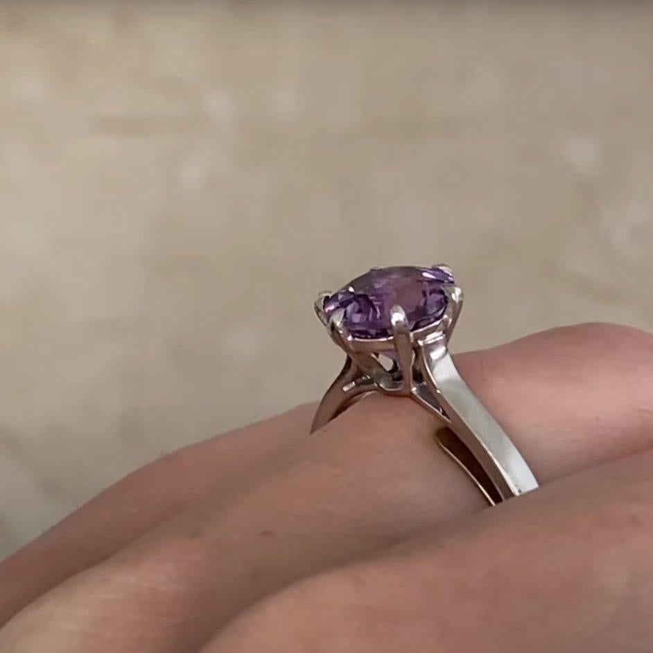 Women's Vintage Amethyst (Approx 1.70-Carats) Cocktail Ring, Platinum, Circa 1950 France For Sale