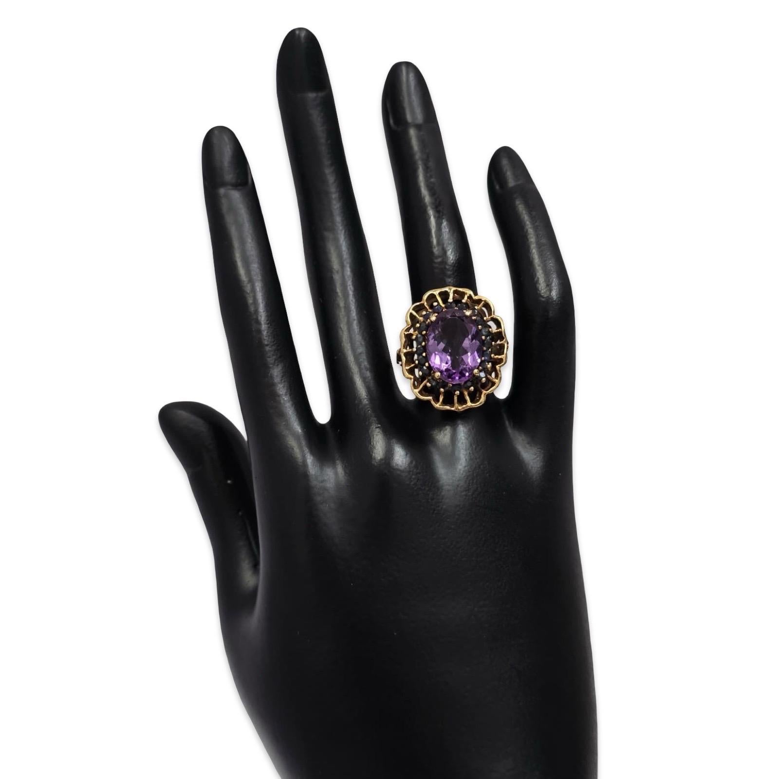 Taglio ovale Anello aureolato d'epoca con ametista e zaffiro blu in vendita