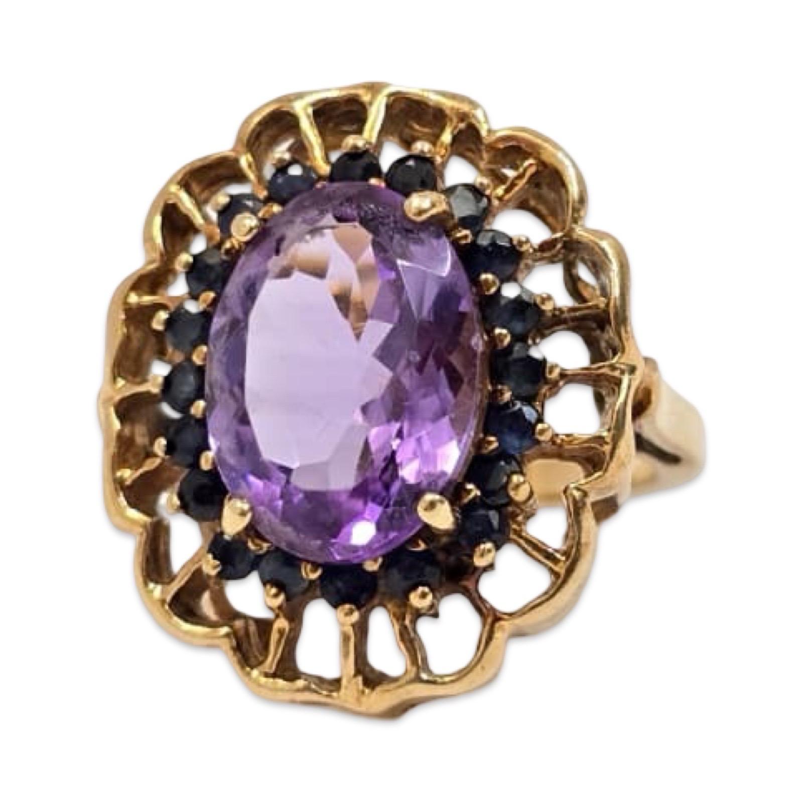 Anello aureolato d'epoca con ametista e zaffiro blu In condizioni buone in vendita a Miami, FL