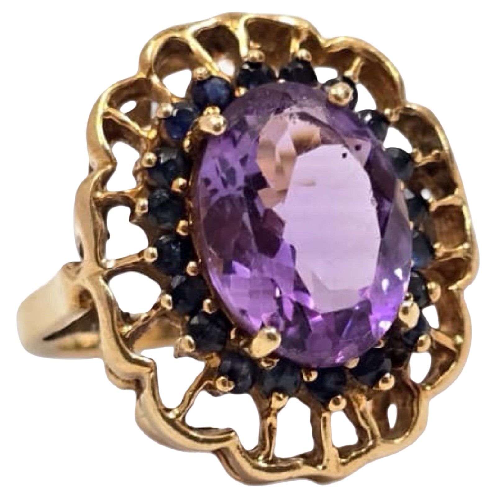 Anello aureolato d
epoca con ametista e zaffiro blu in vendita