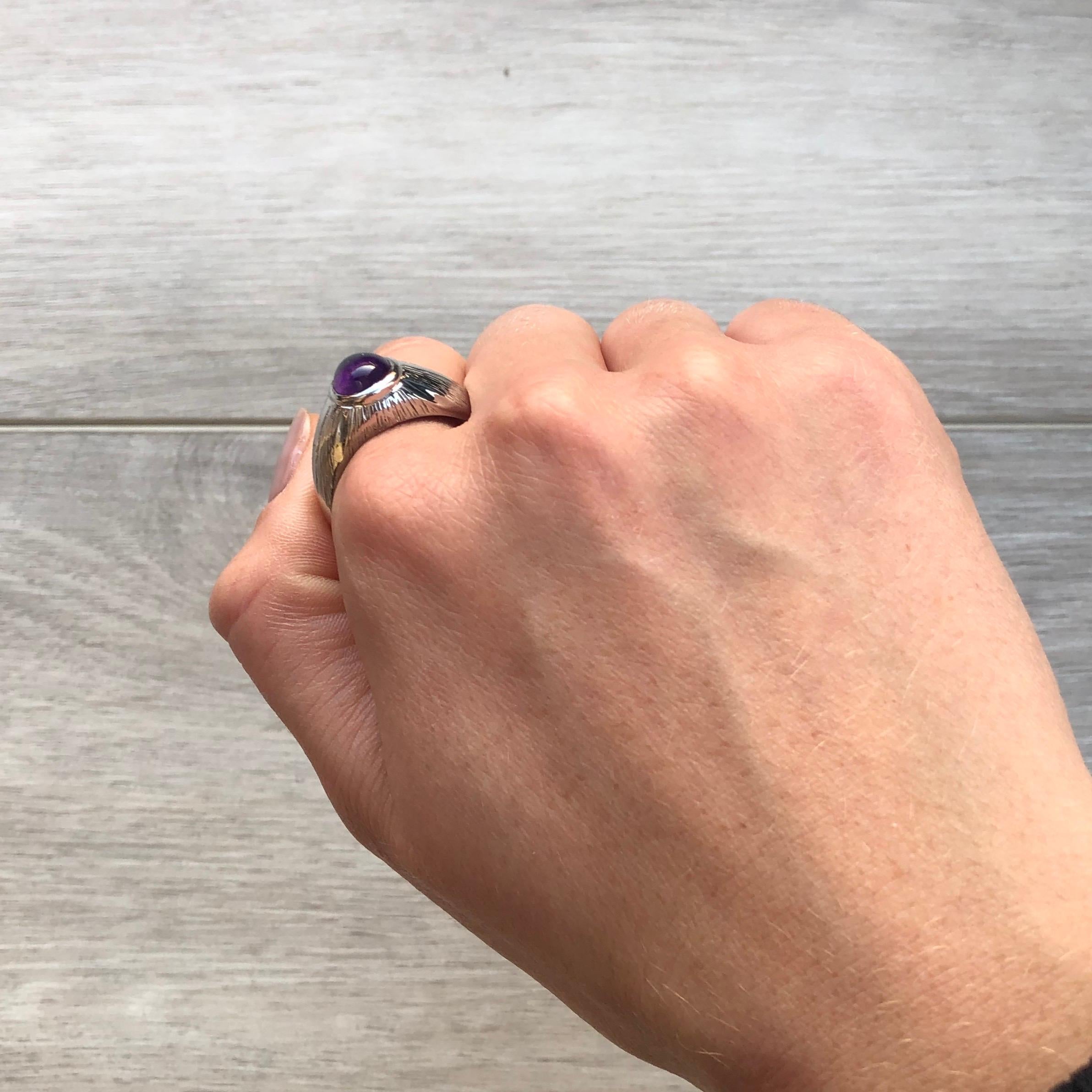 Vintage Amethyst Cabochon and 9 Carat White Gold Ring 1