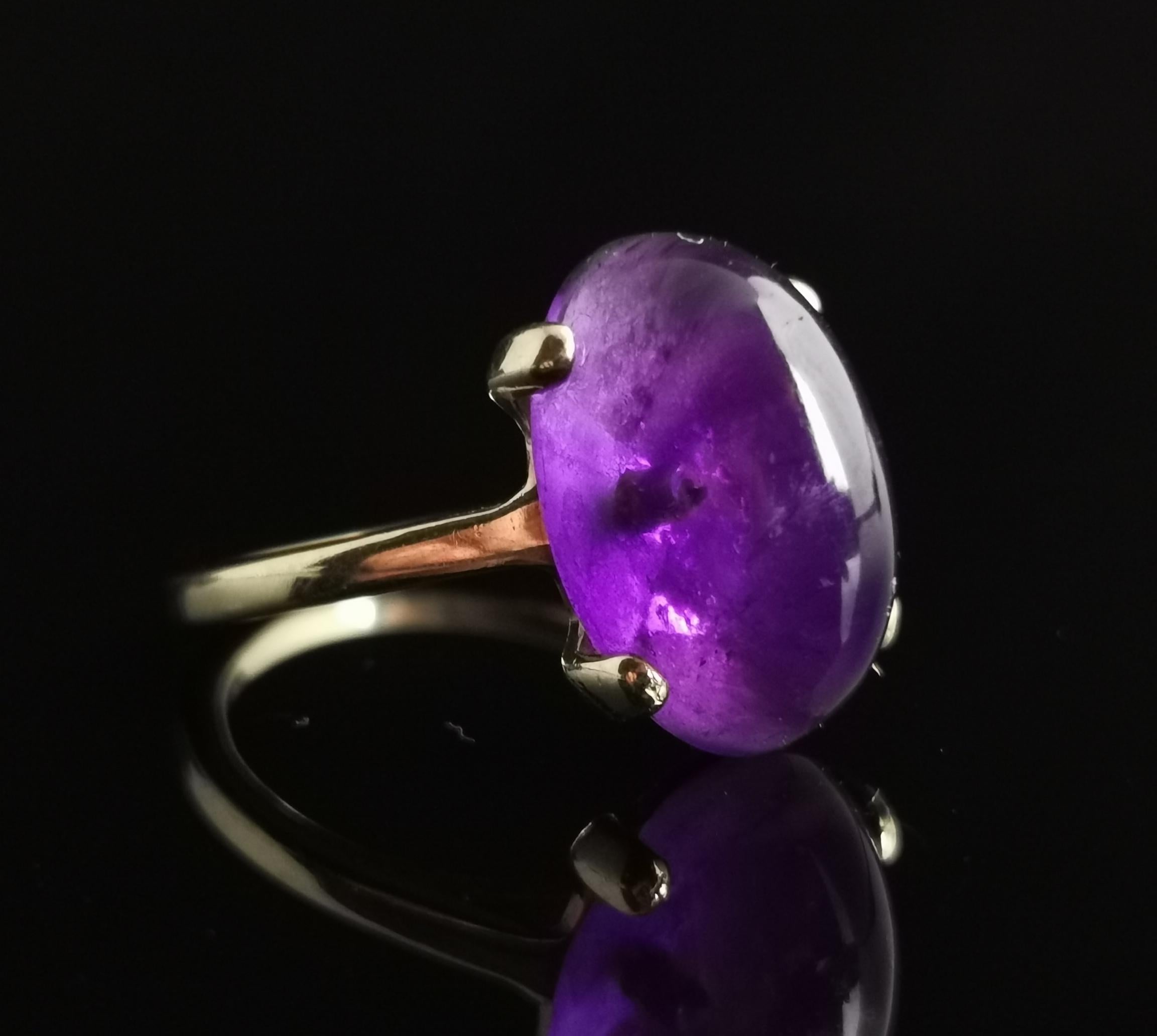 Vintage-Cocktailring mit Amethyst-Cabochon, 9 Karat Gelbgold, ca. 1970er Jahre im Zustand „Gut“ in NEWARK, GB