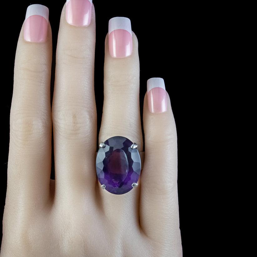 Vintage Amethyst Cocktail Ring in 20 Carat Amethyst In Good Condition For Sale In Kendal, GB