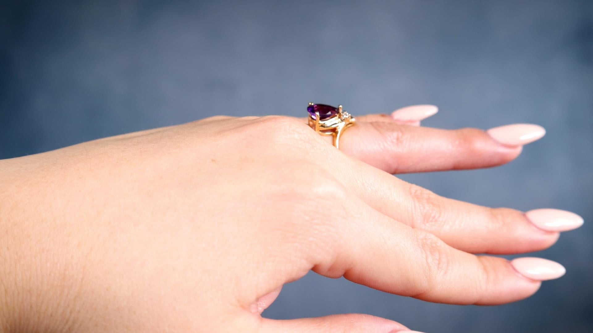Vintage 14k Gelbgold Ring mit Amethyst und Diamant im Zustand „Gut“ im Angebot in Beverly Hills, CA