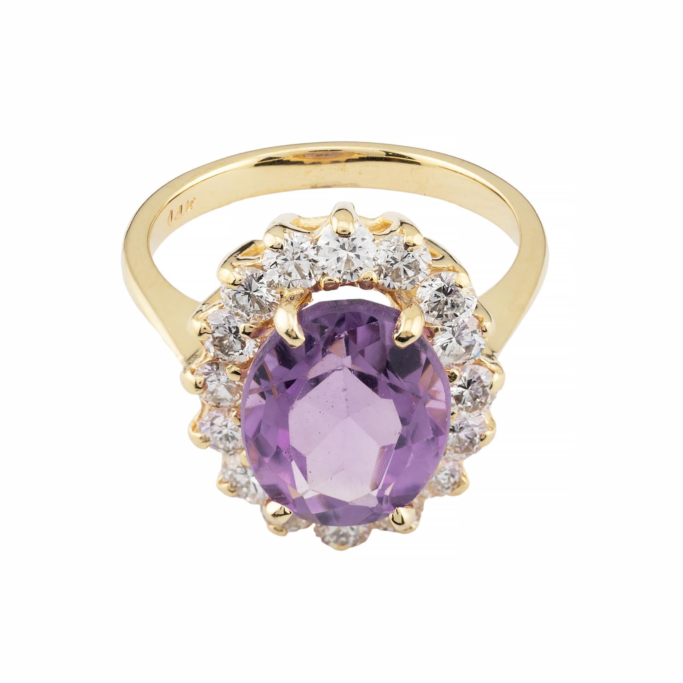 Anillo Halo Vintage de Amatista y Diamante en Oro Amarillo de 14 Kilates en Bueno estado para la venta en Boston, MA
