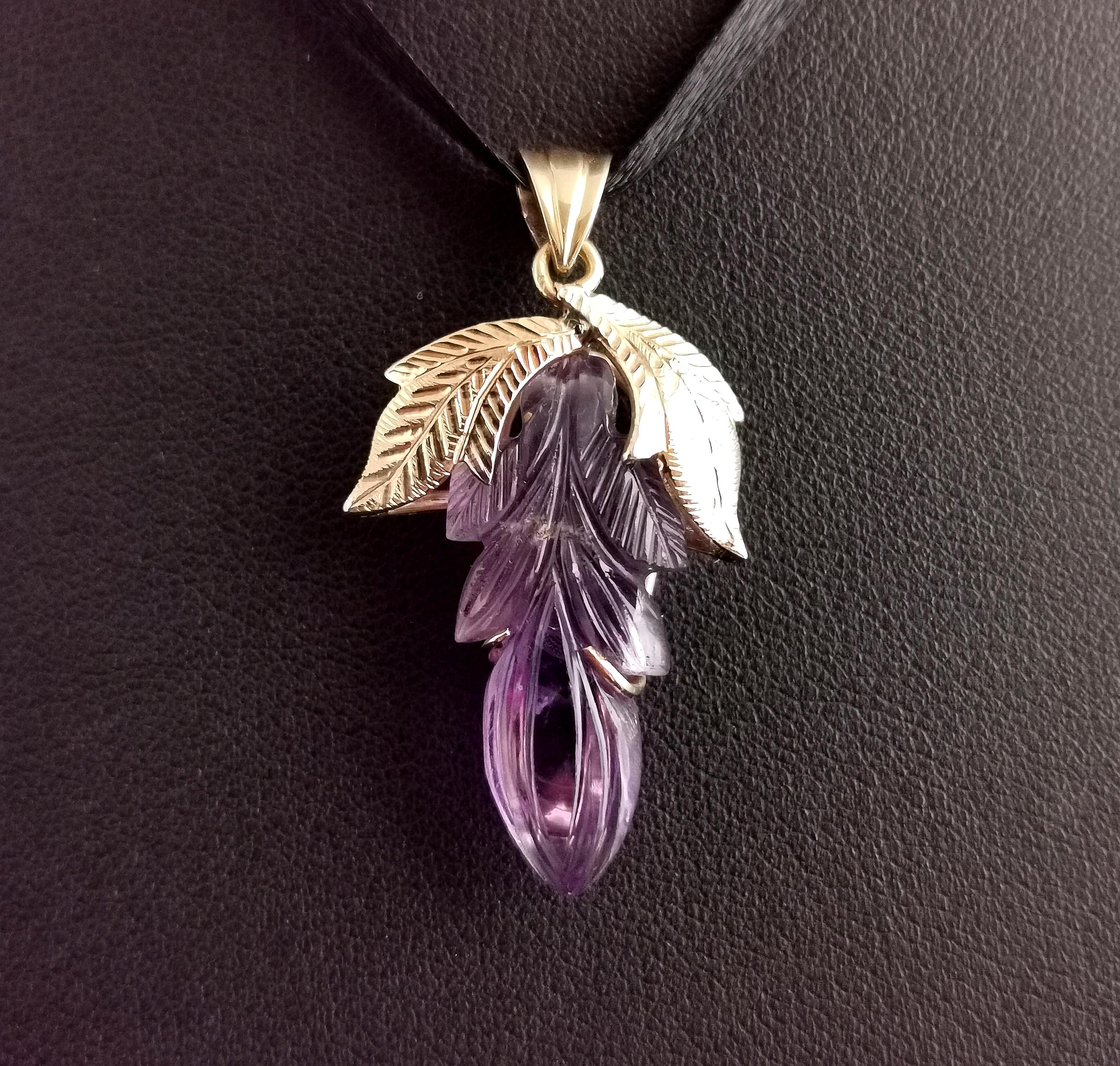 Vintage Amethyst Floral Pendant, 16k Yellow Gold In Fair Condition For Sale In NEWARK, GB