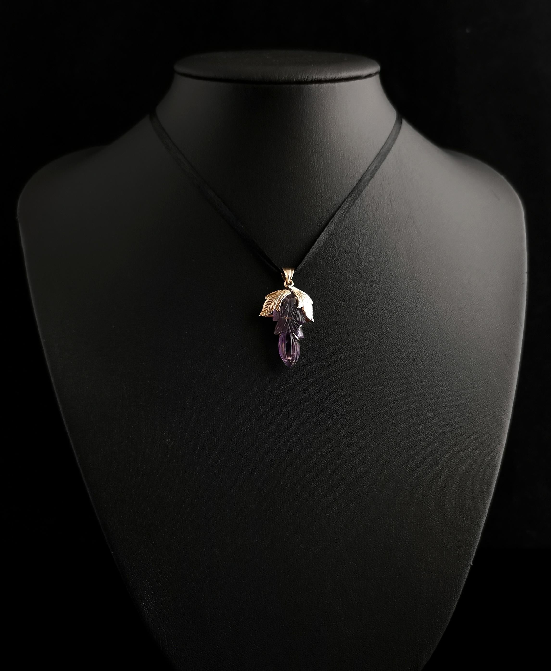 Vintage Amethyst Floral Pendant, 16k Yellow Gold For Sale 1