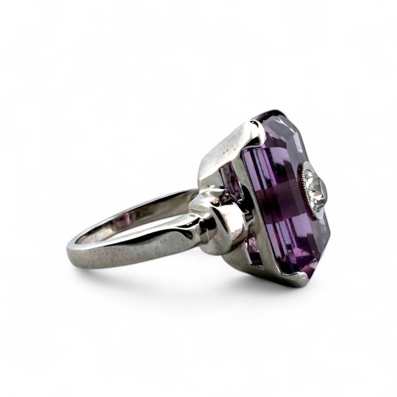 Vintage Amethyst & Old Mine Cut Diamant Illusion Set Cocktail Ring im Angebot 1