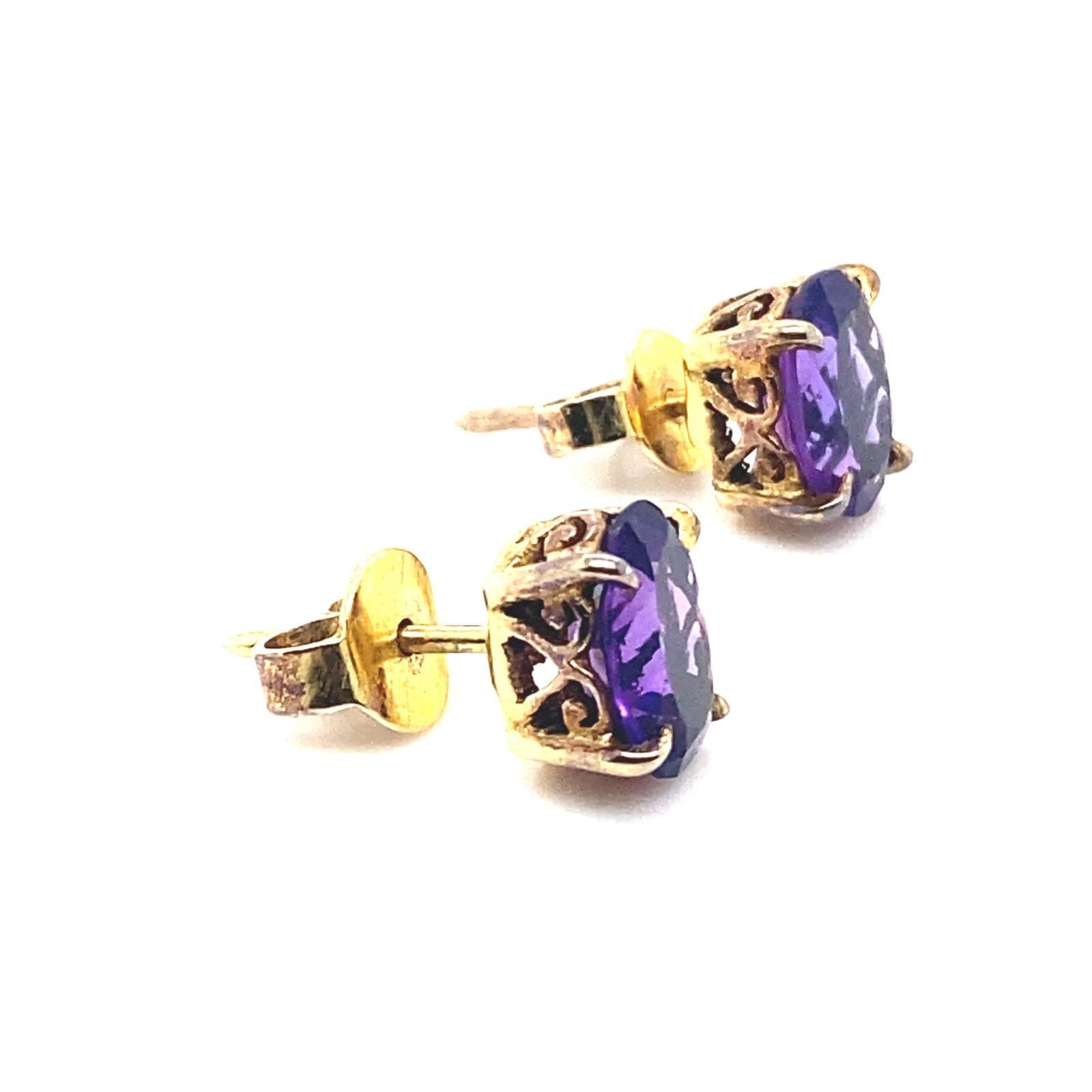 Vintage Amethyst Oval Stud Earrings 15 Karat Yellow Gold In Good Condition For Sale In London, GB