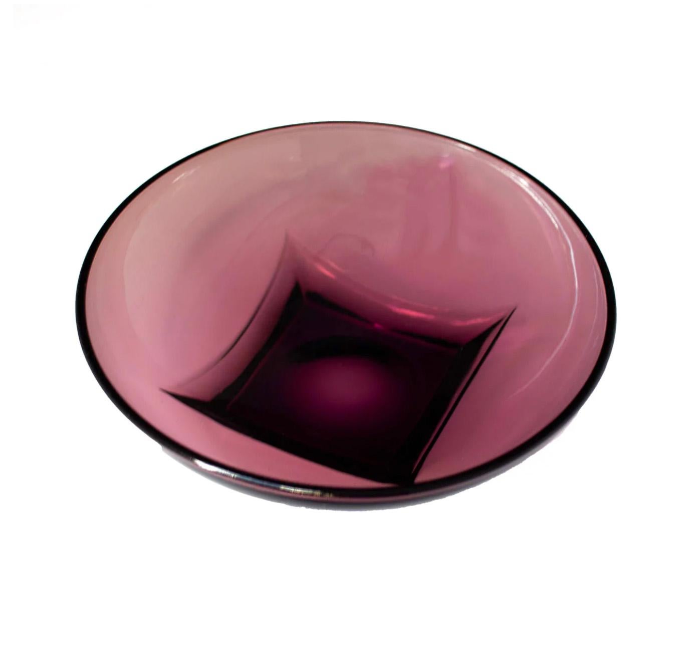 Art Deco Vintage Amethyst Purple Bowl, Represented by Tuleste Factory For Sale